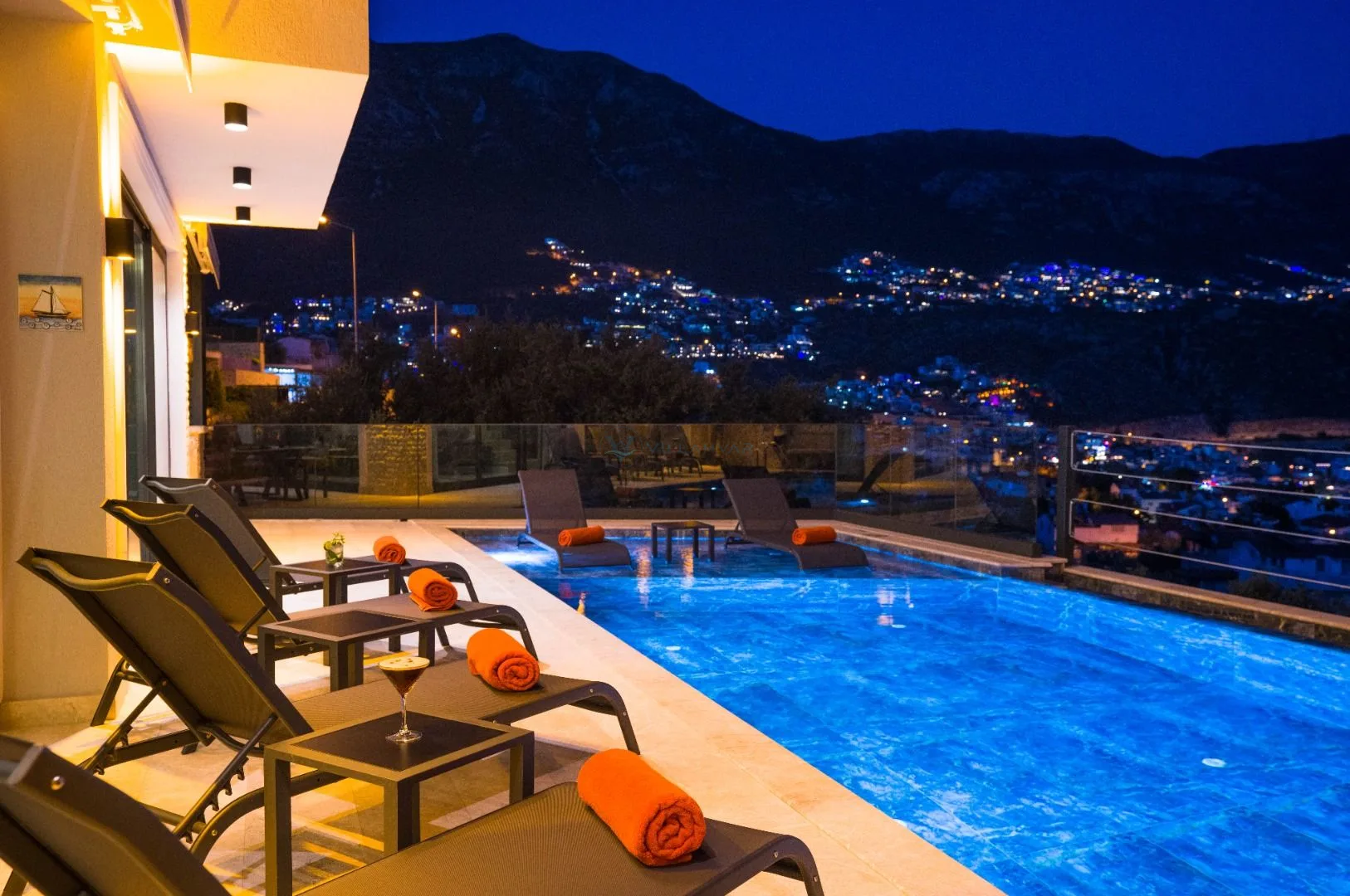 Villa Moonset