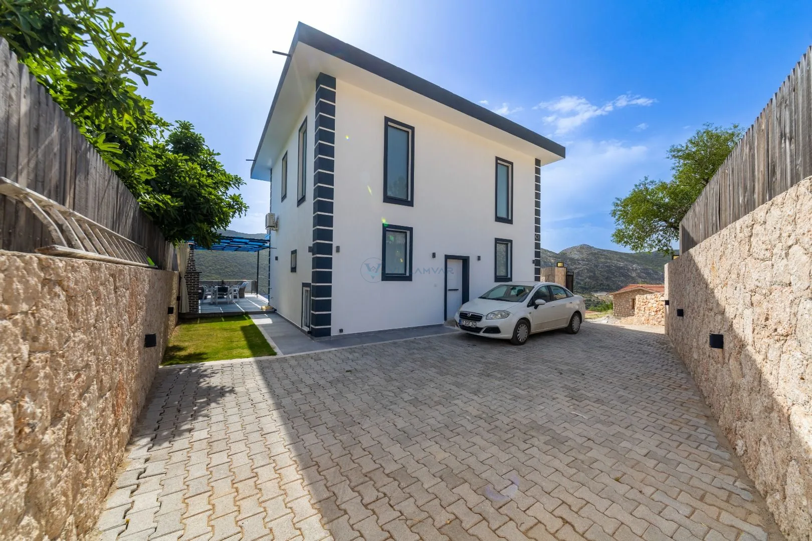 Villa Pilot