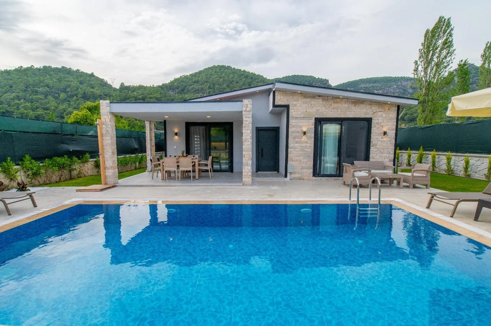 Villa Eliz İnlice