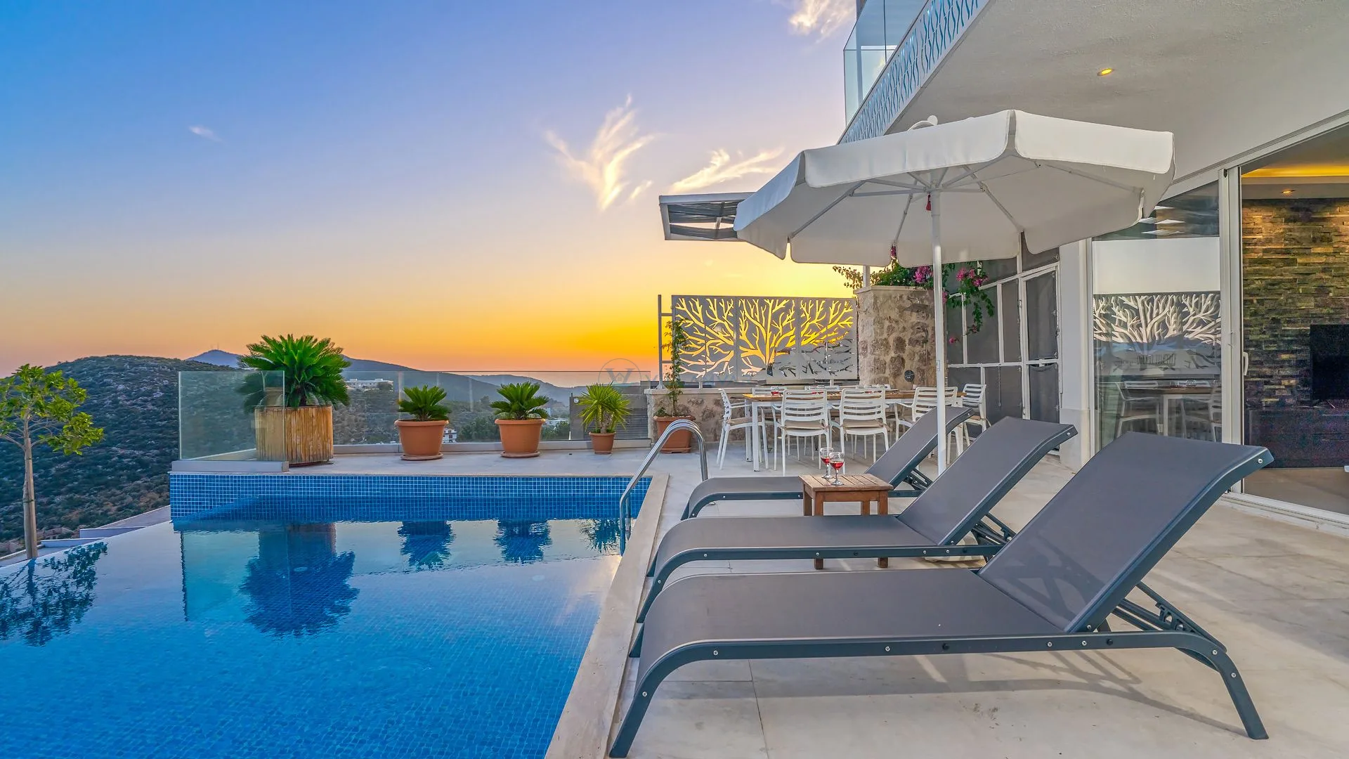 Villa Merit Crystal