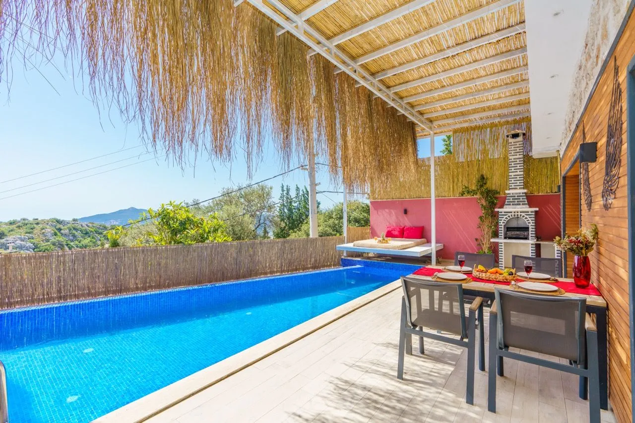 Villa Mira Queen