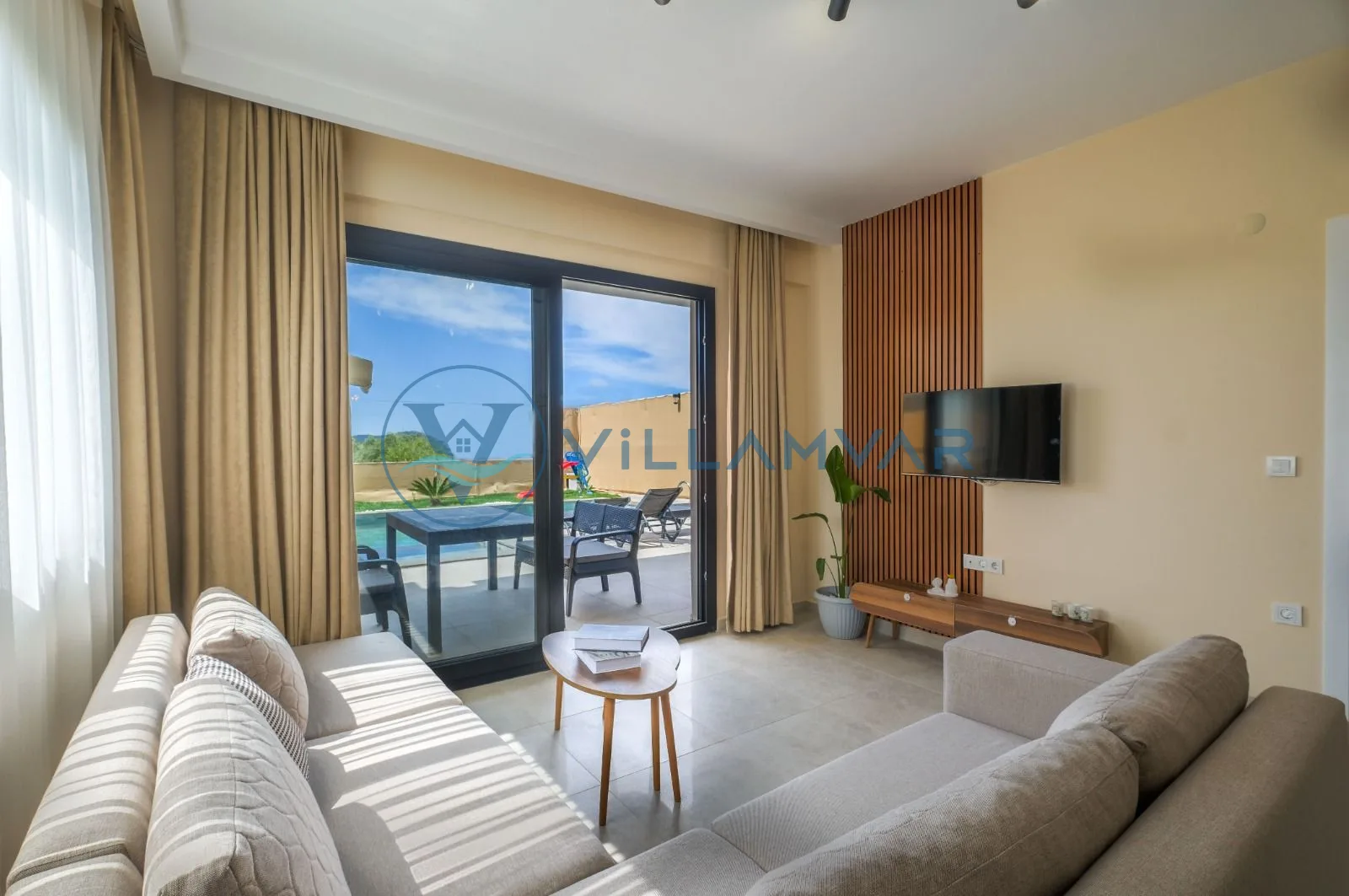 Villa Sol LA