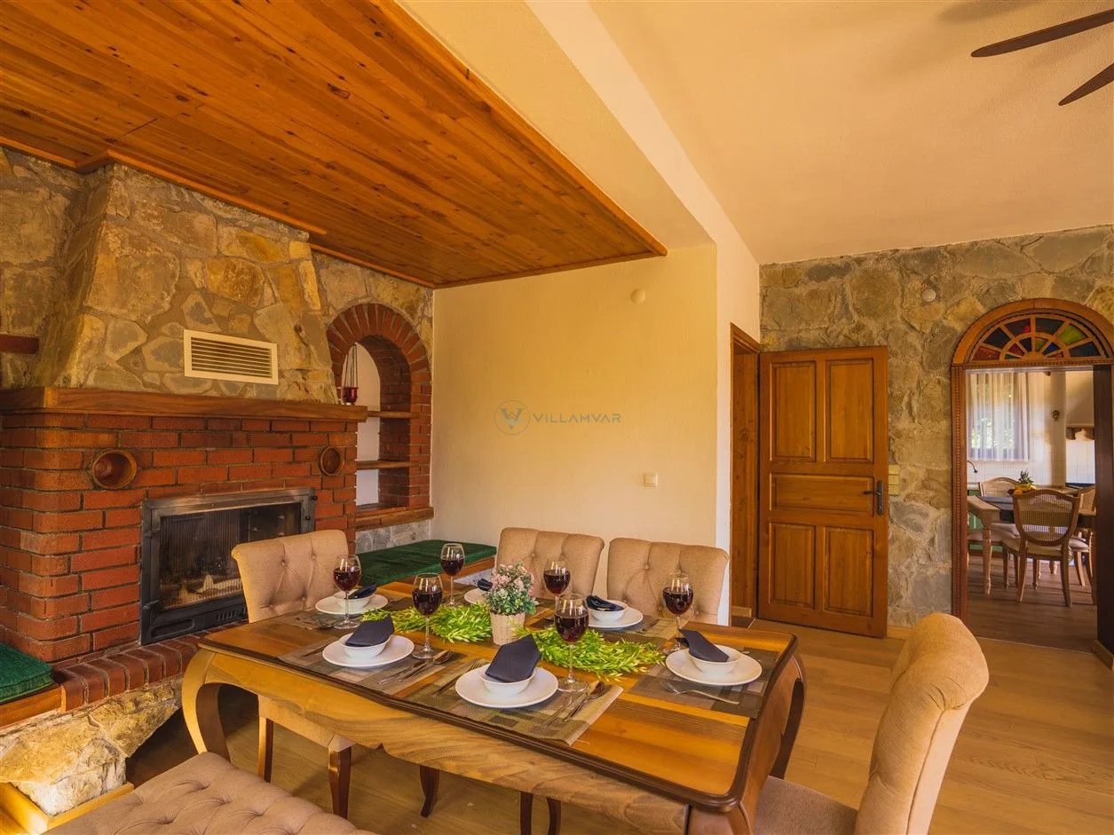 Villa Rock Home