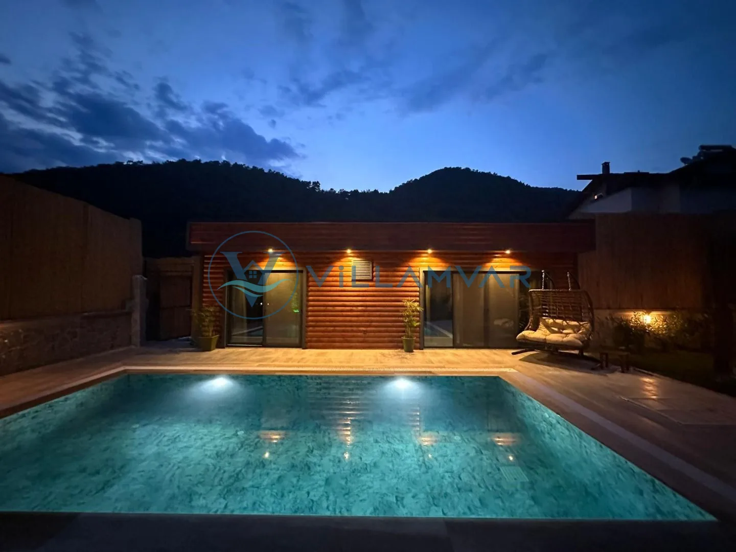 Villa Timbered Uno
