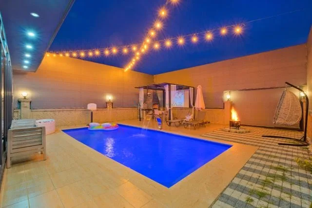 Crystal De-Luxe Villa