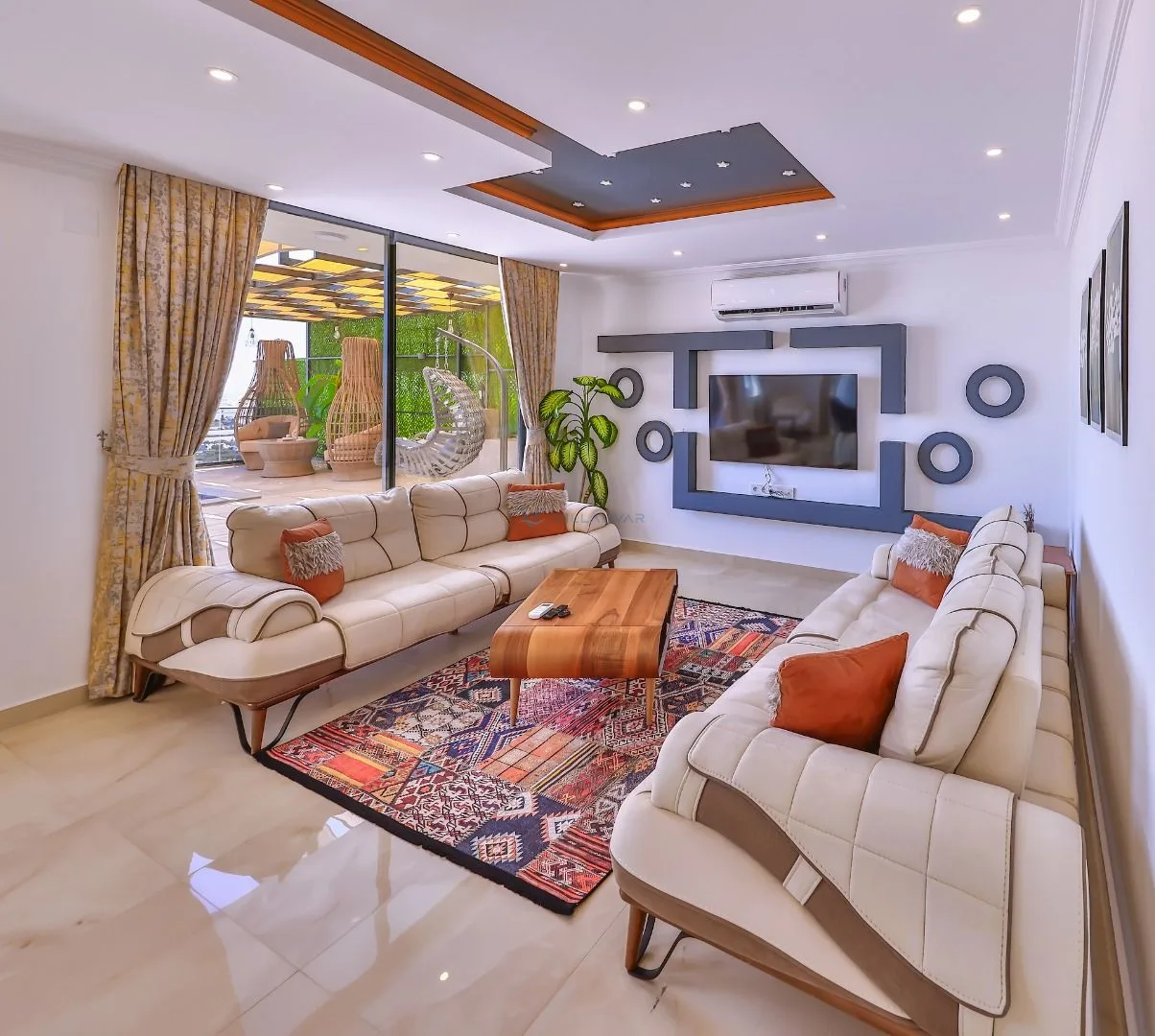 Villa Lalezar
