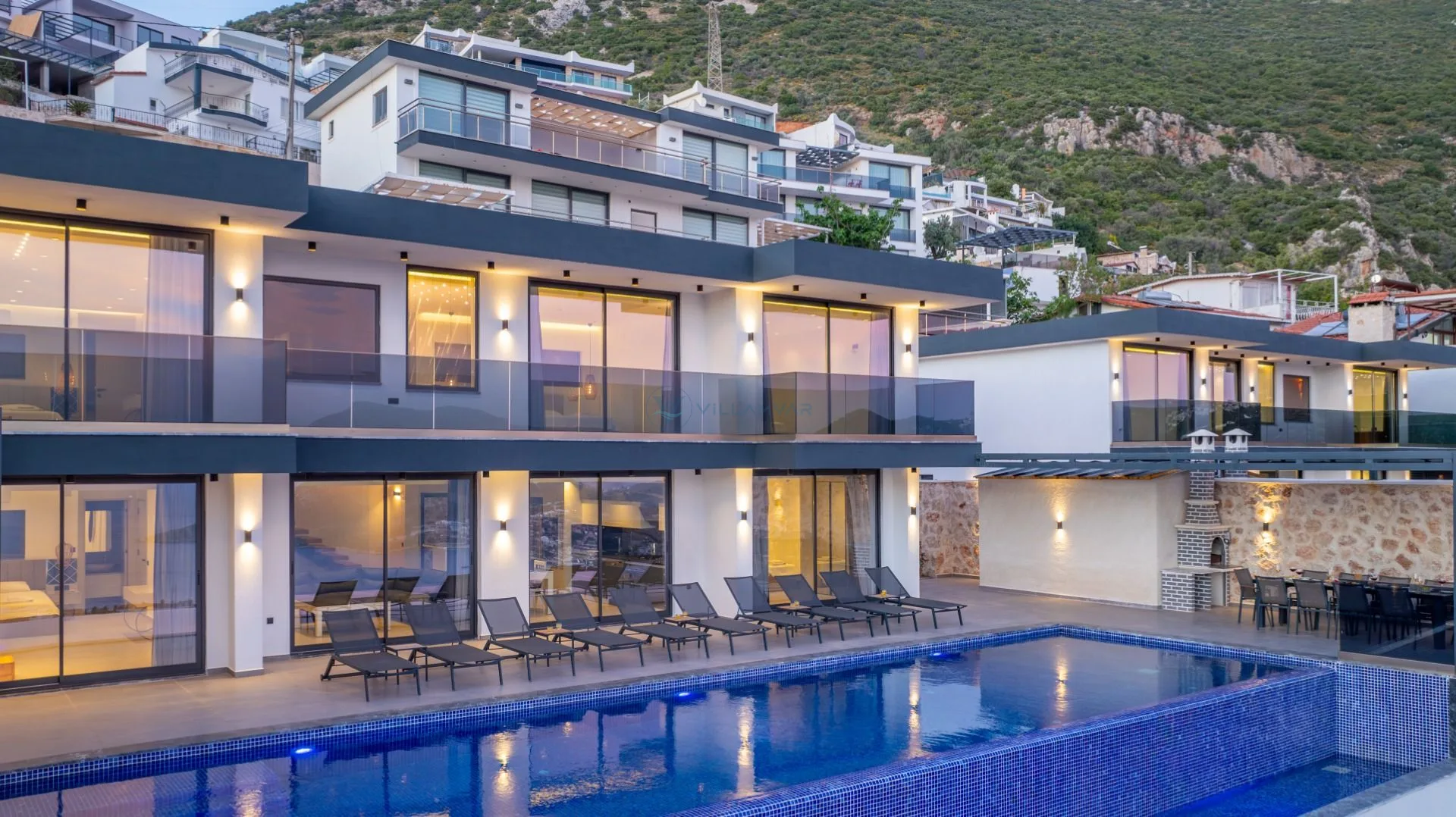 Villa Elit 3 Soldaki