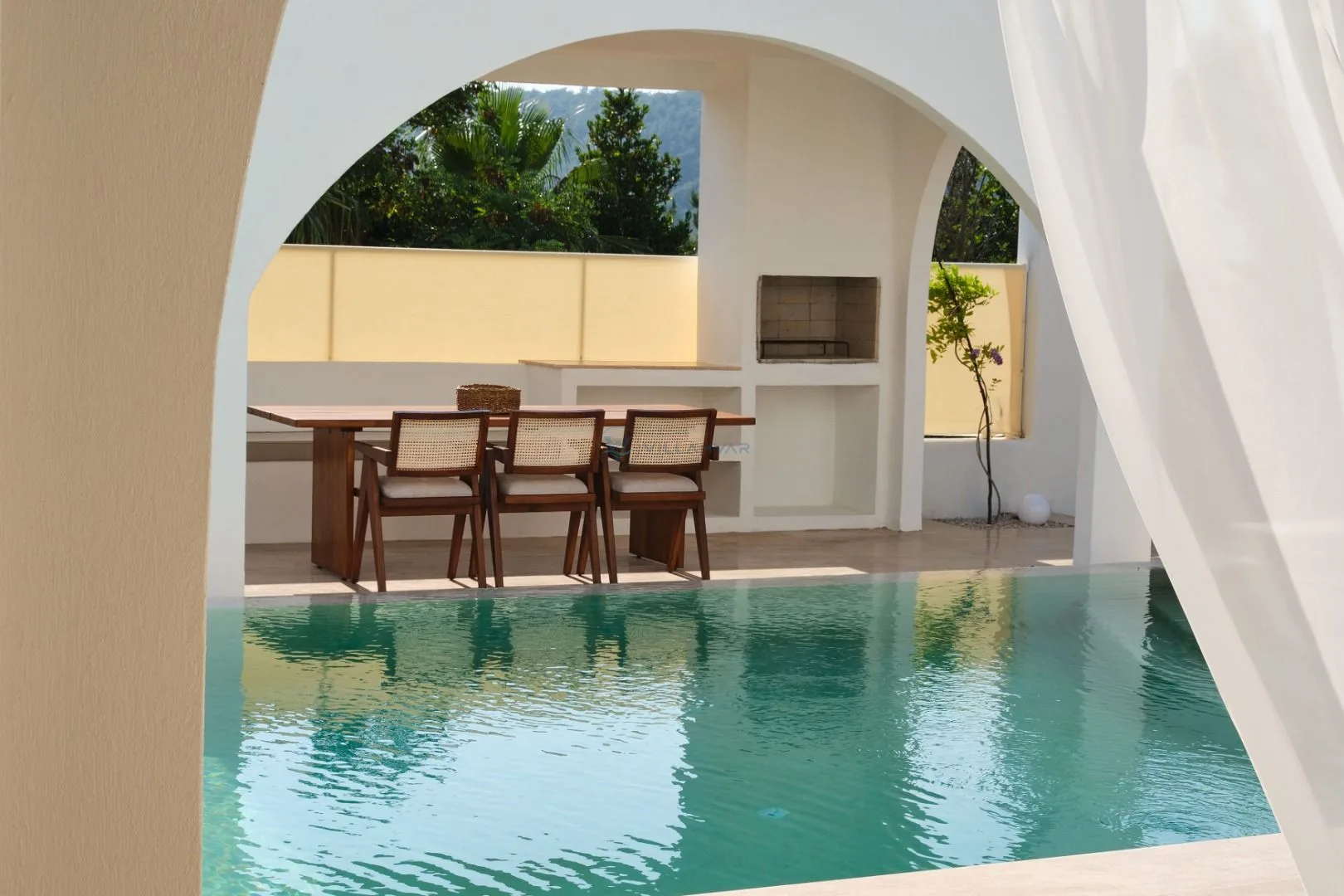 Villa Neonix