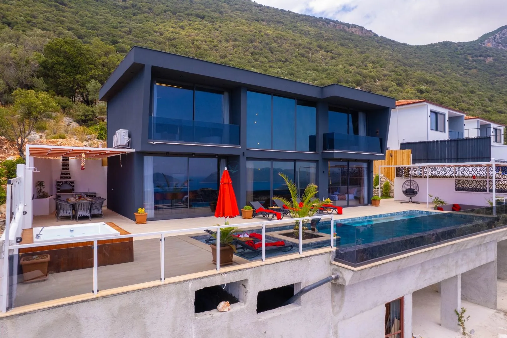 Villa Black Dark