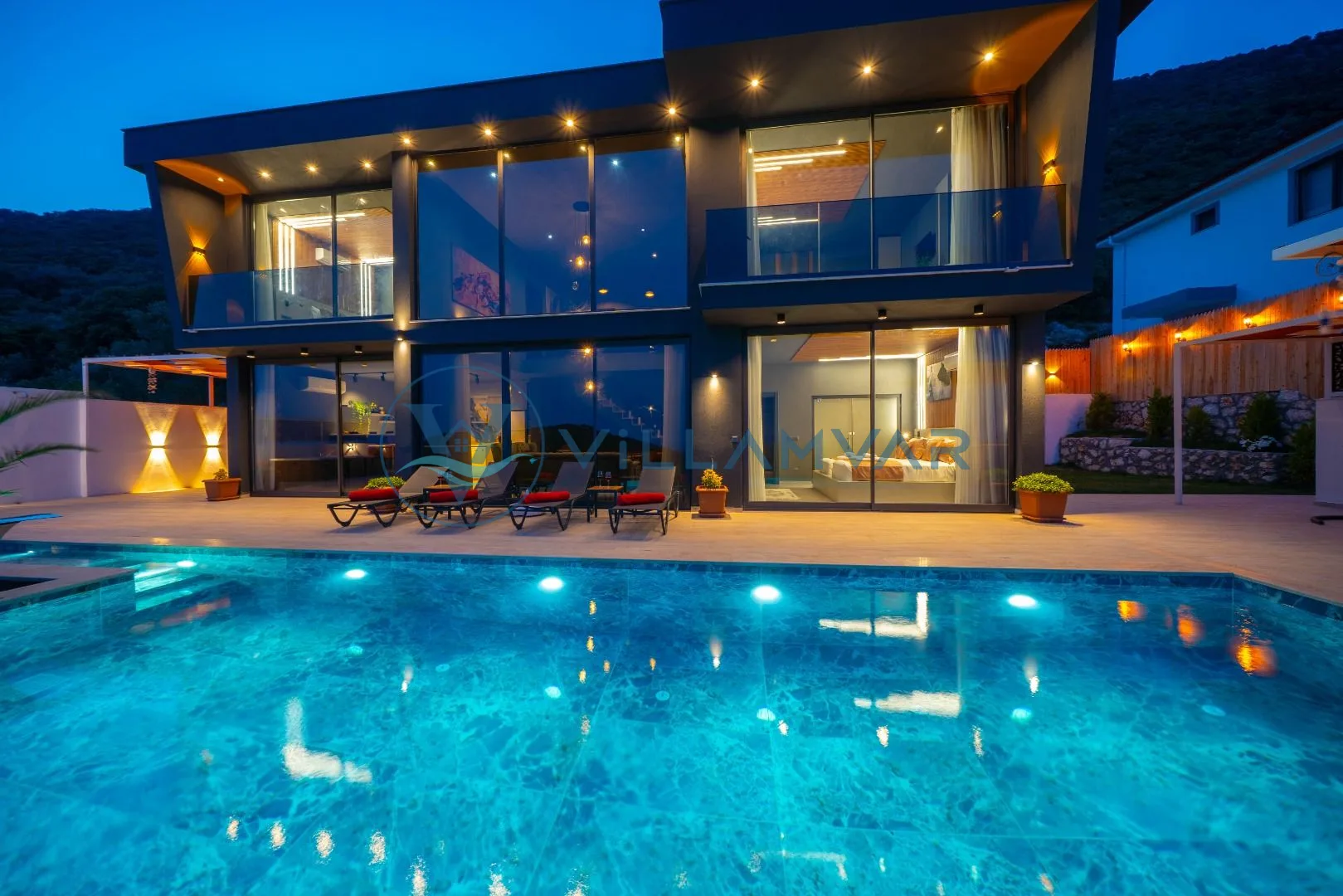Villa Black Dark