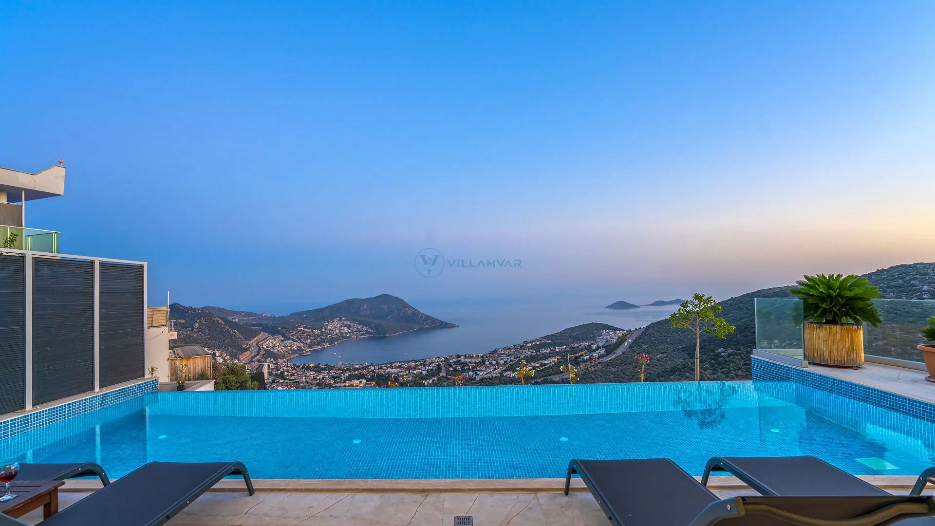 Villa Merit Crystal