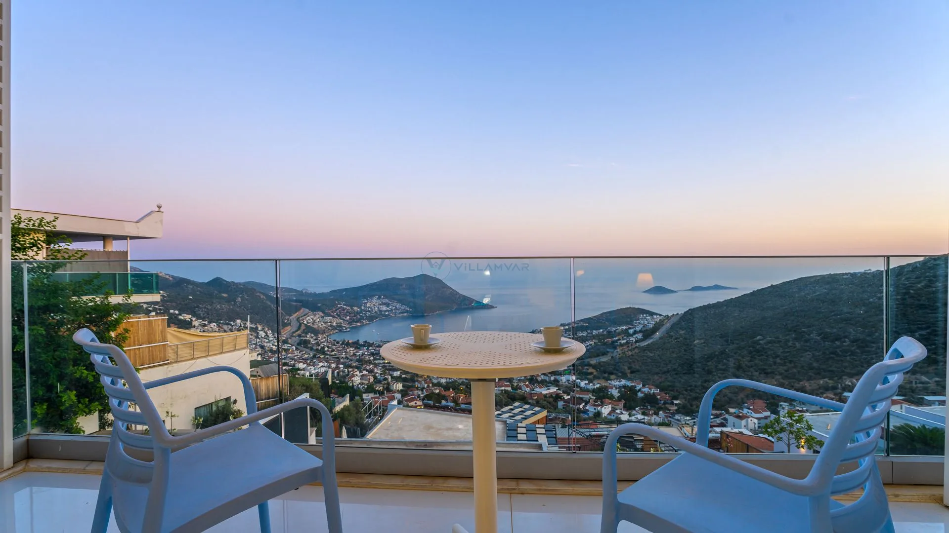Villa Merit Crystal