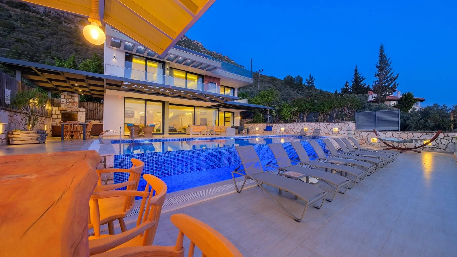 Villa Topic