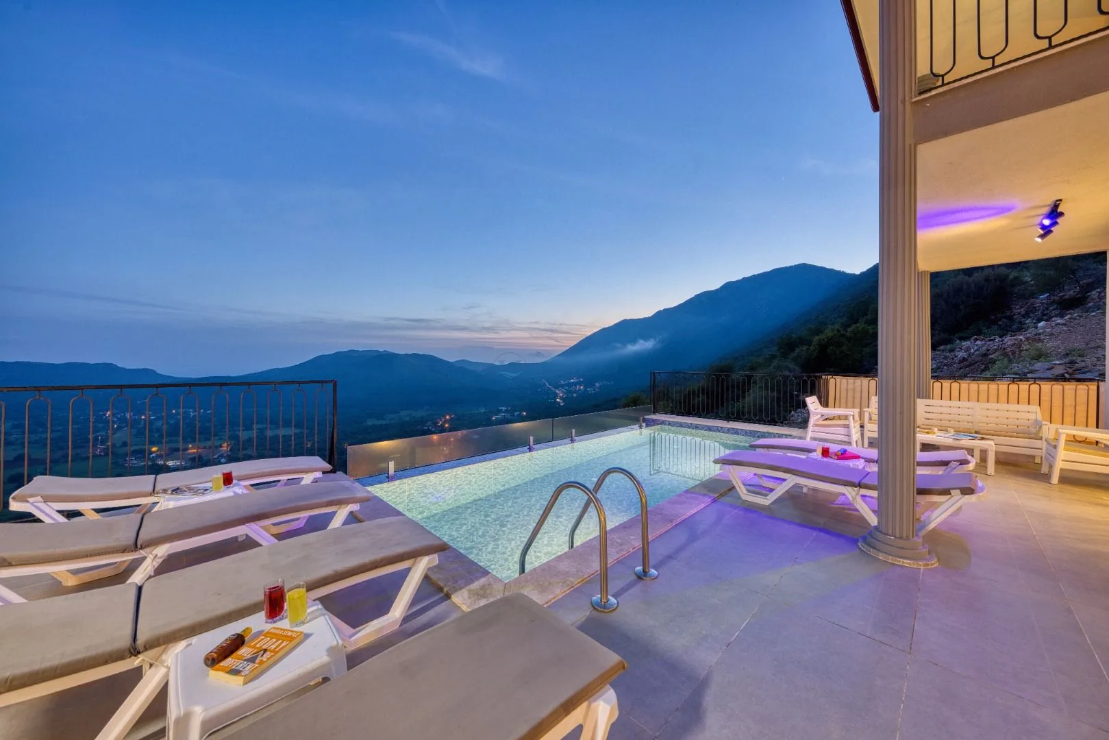 Villa Stranger 4