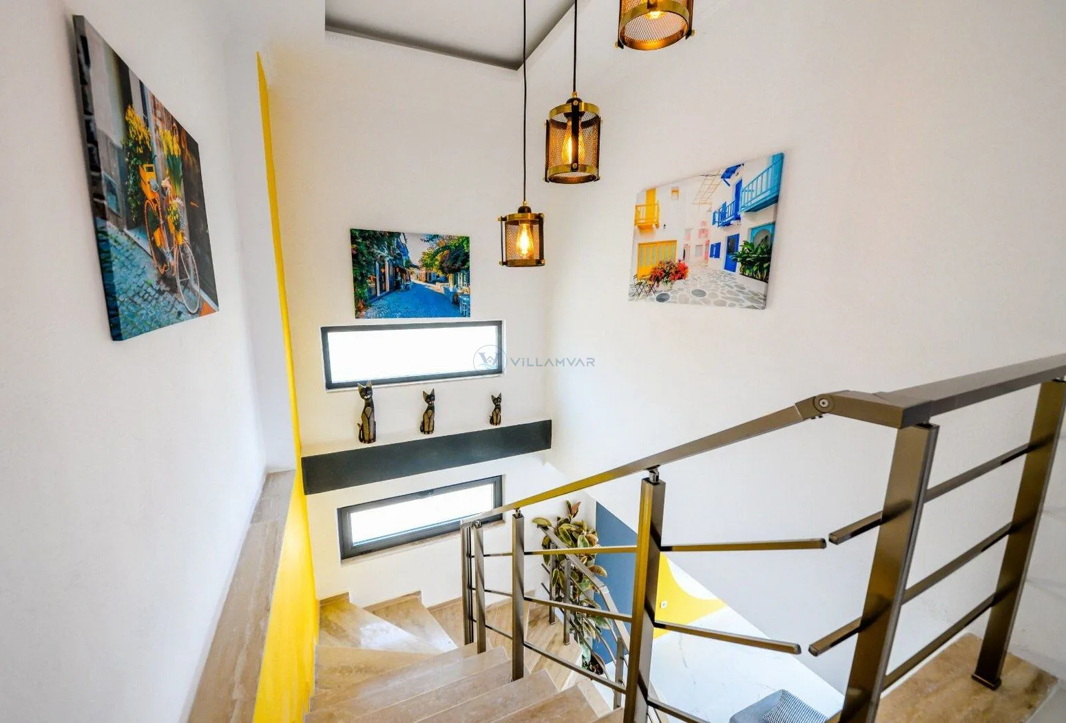 Villa Black Rose