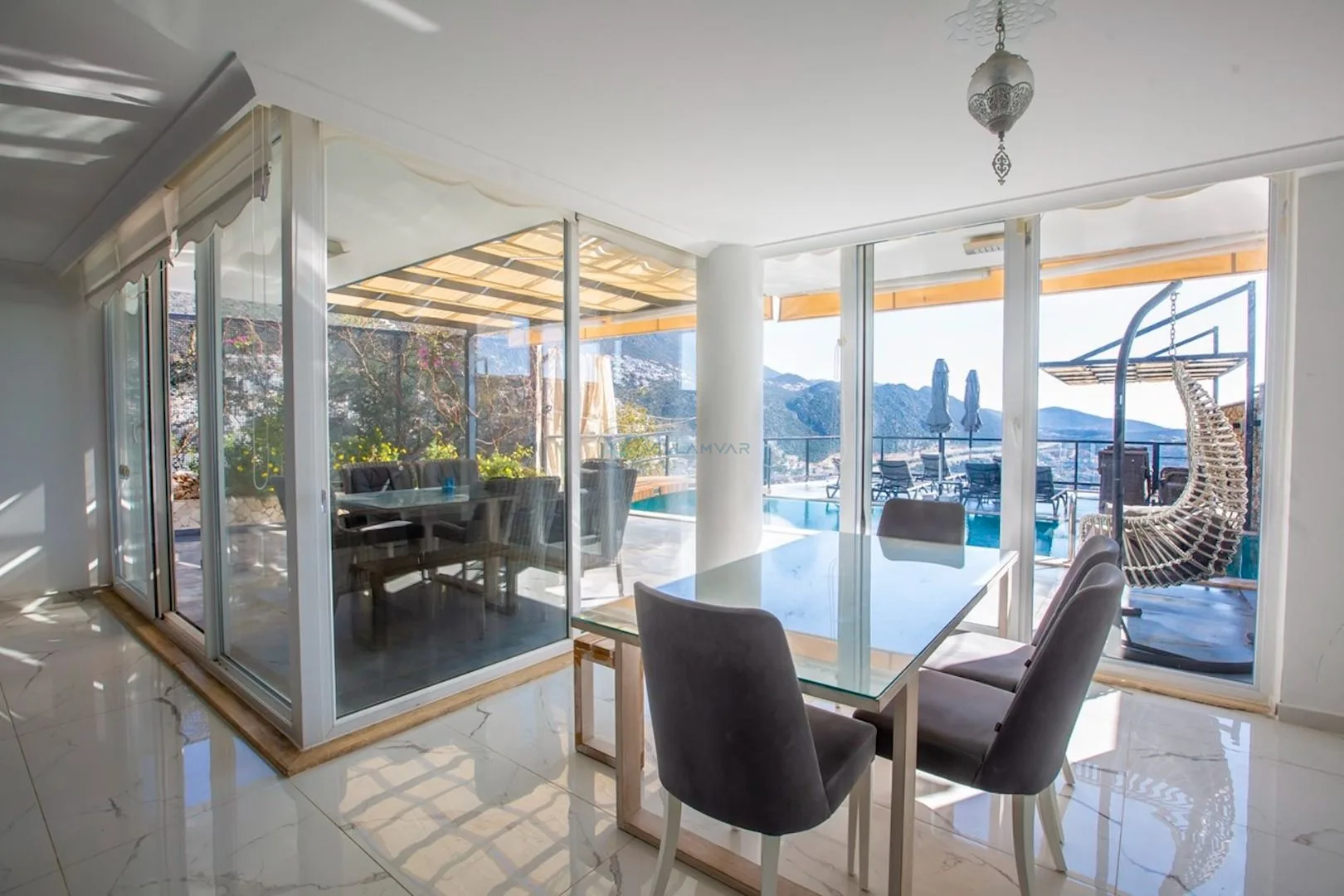 Villa Roannes 1