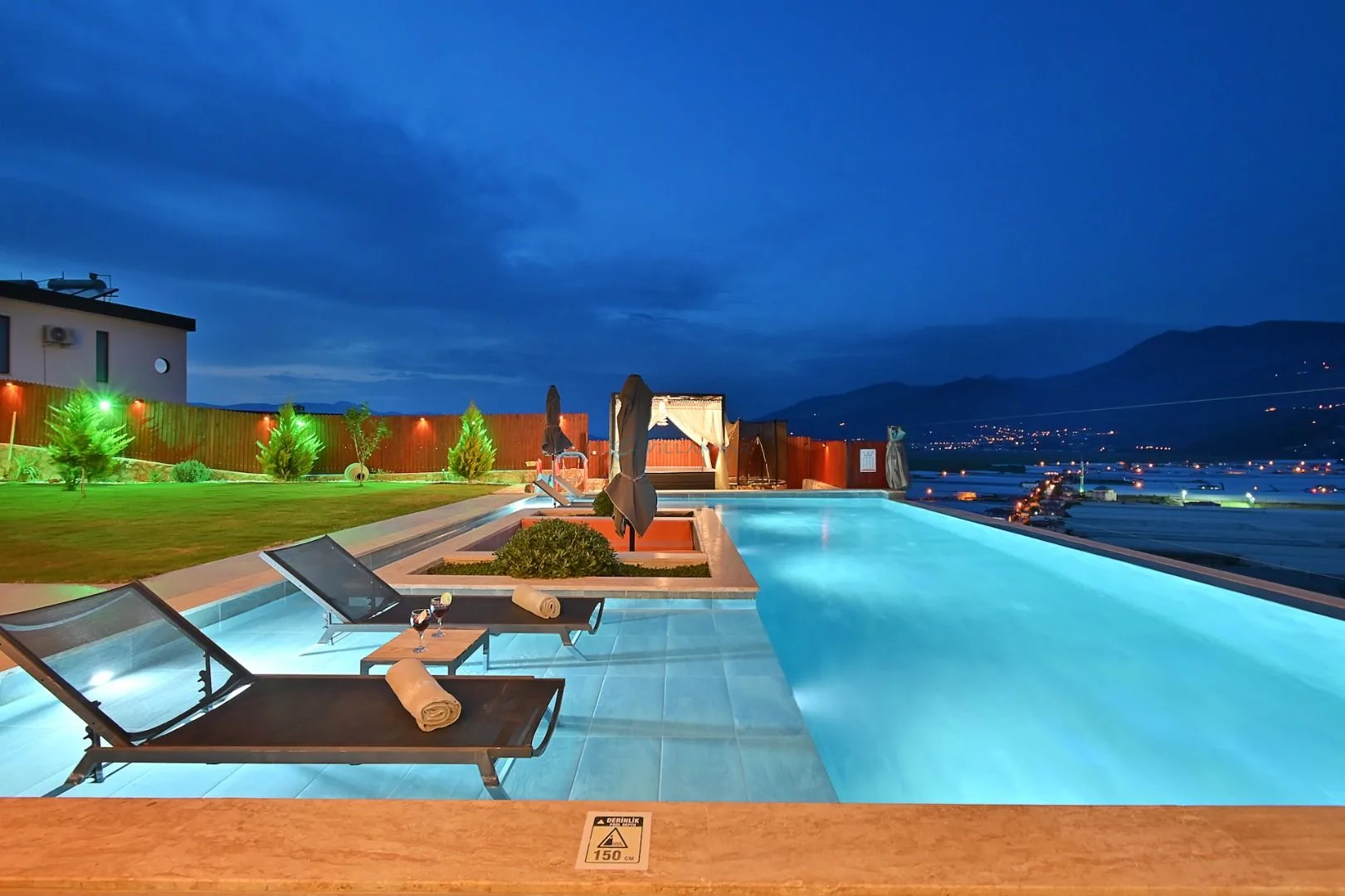 Villa Green House