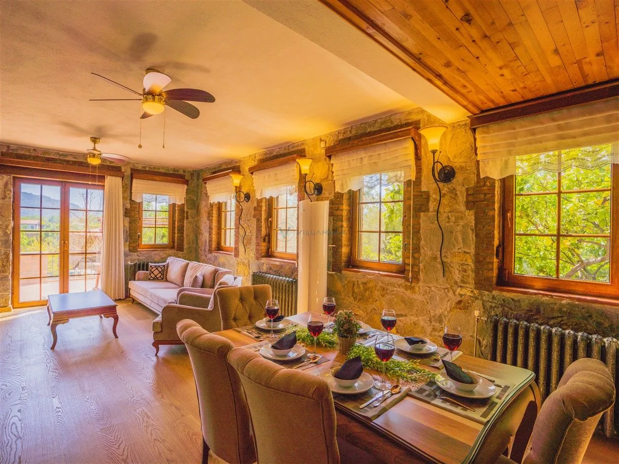 Villa Rock Home
