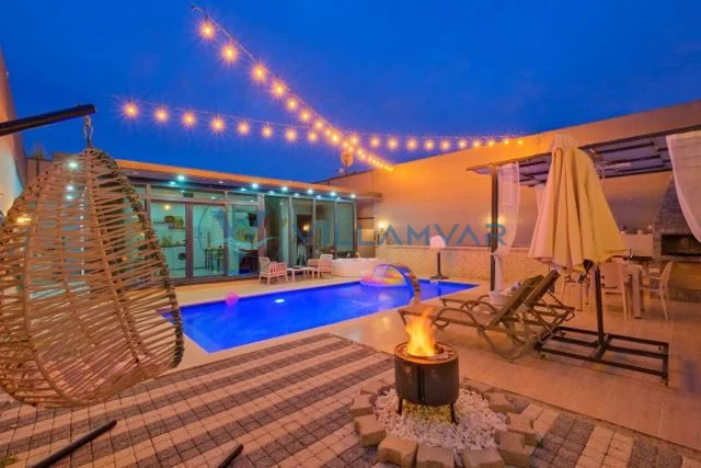 Crystal De-Luxe Villa