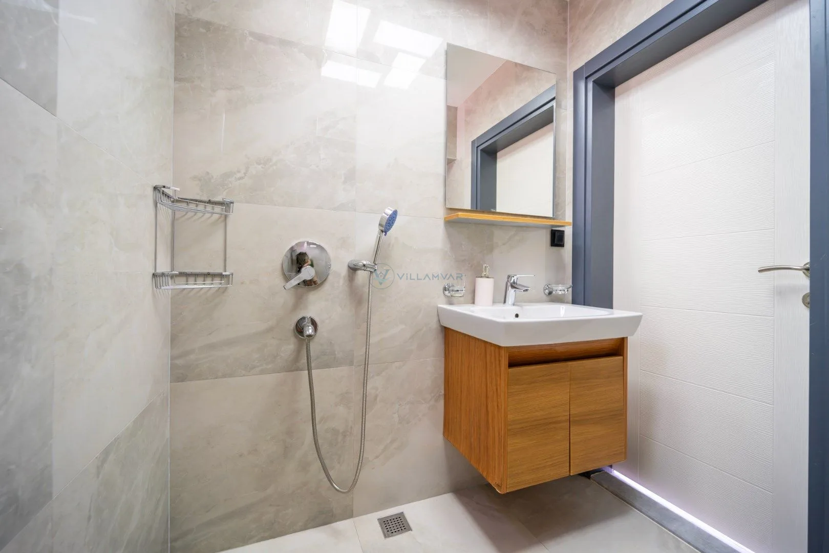 Hemrah Villa Swan