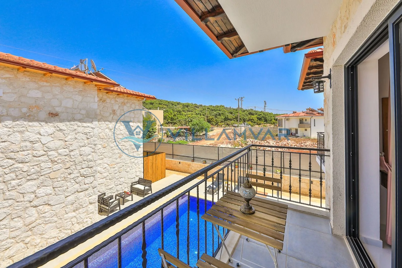 Villa Kaşlı 2 - Havuza bakan balkon ve doğa manzarası
