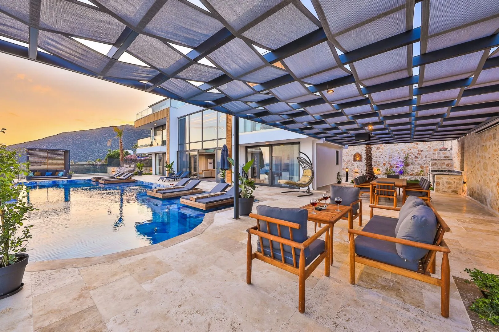 Villa Royal Life