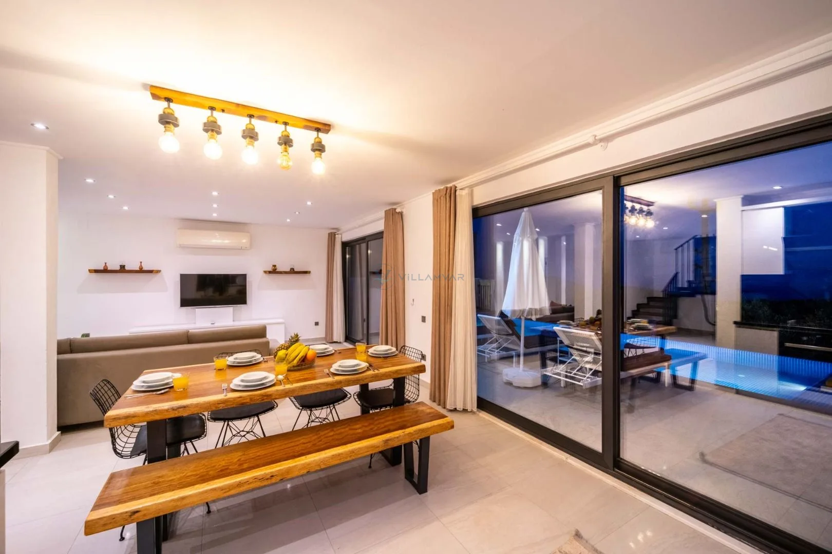 Villa Thera Seis