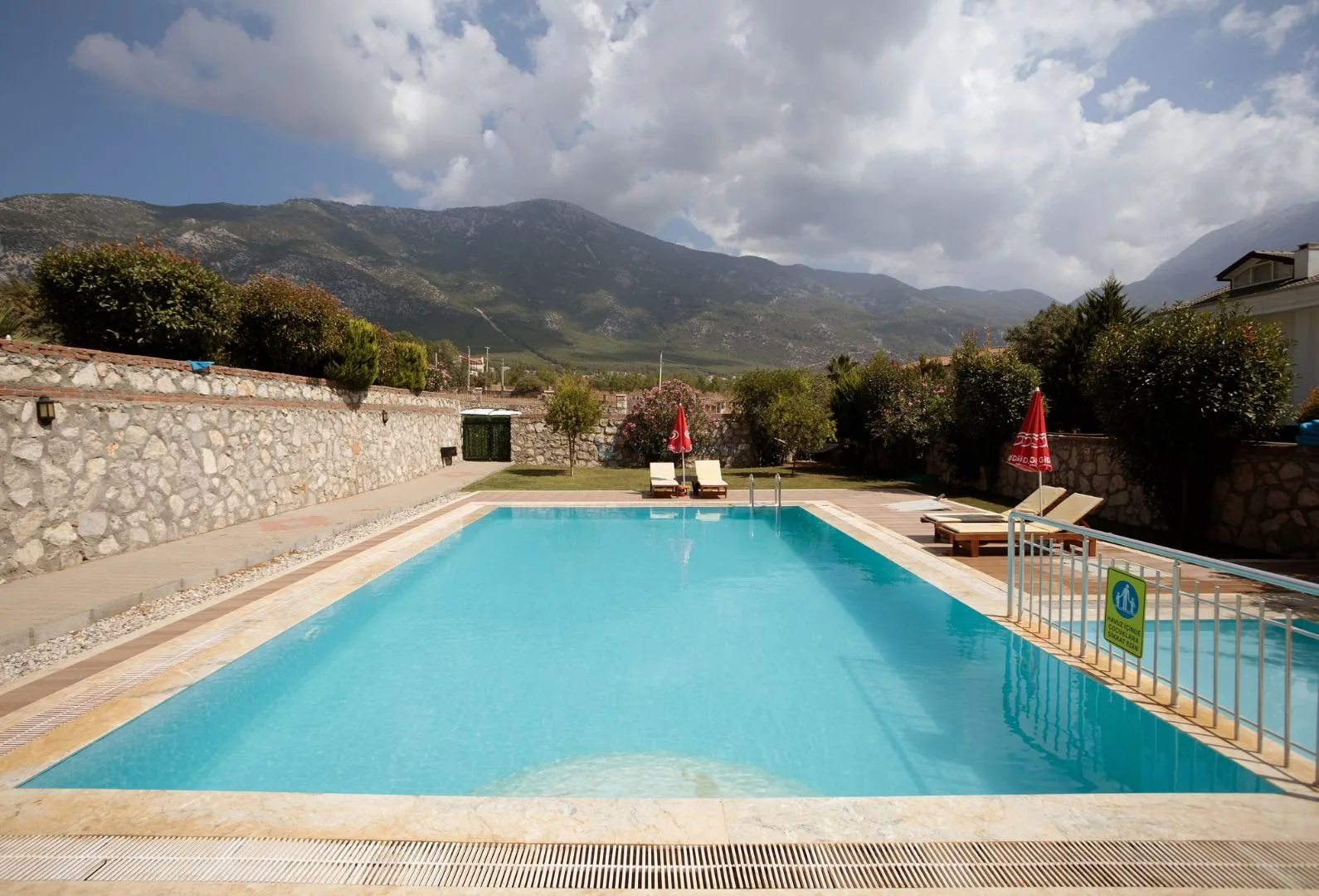 Villa Dera 1