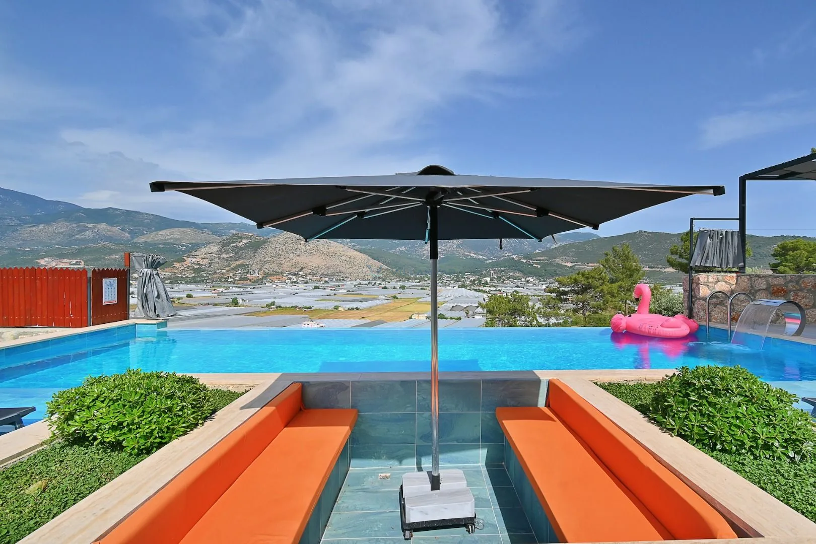 Villa Green House