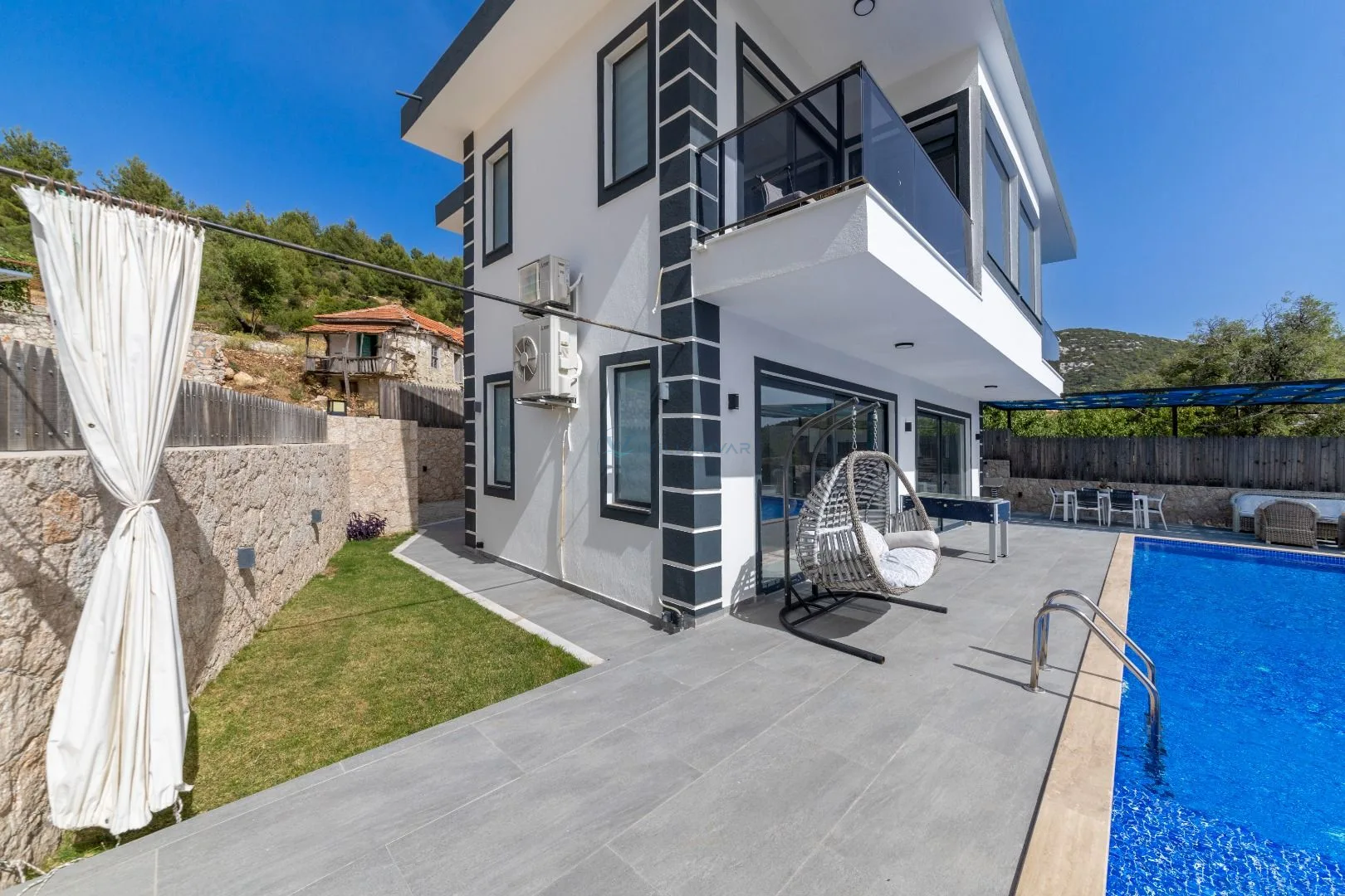 Villa Pilot