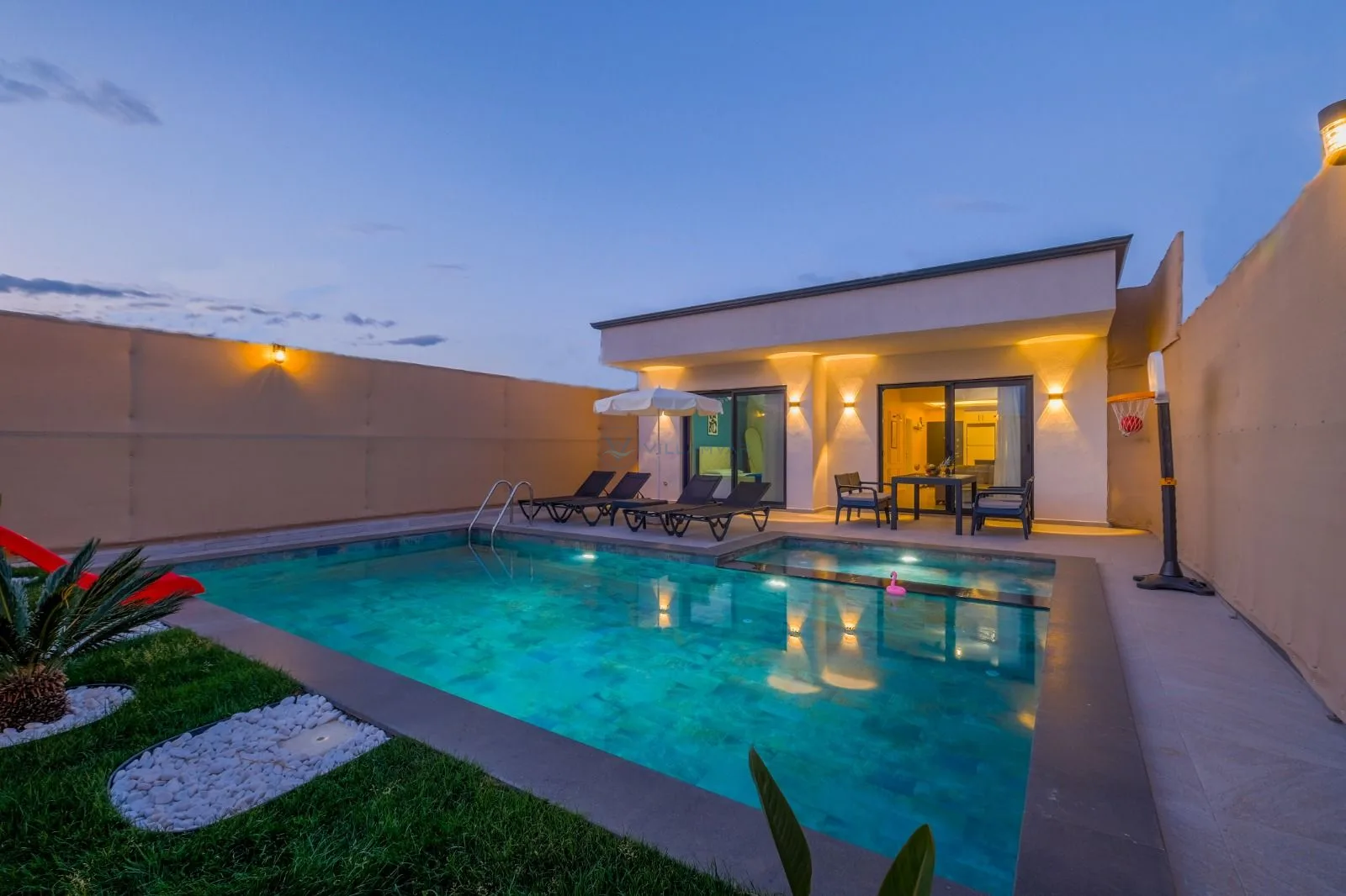 Villa Sol LA