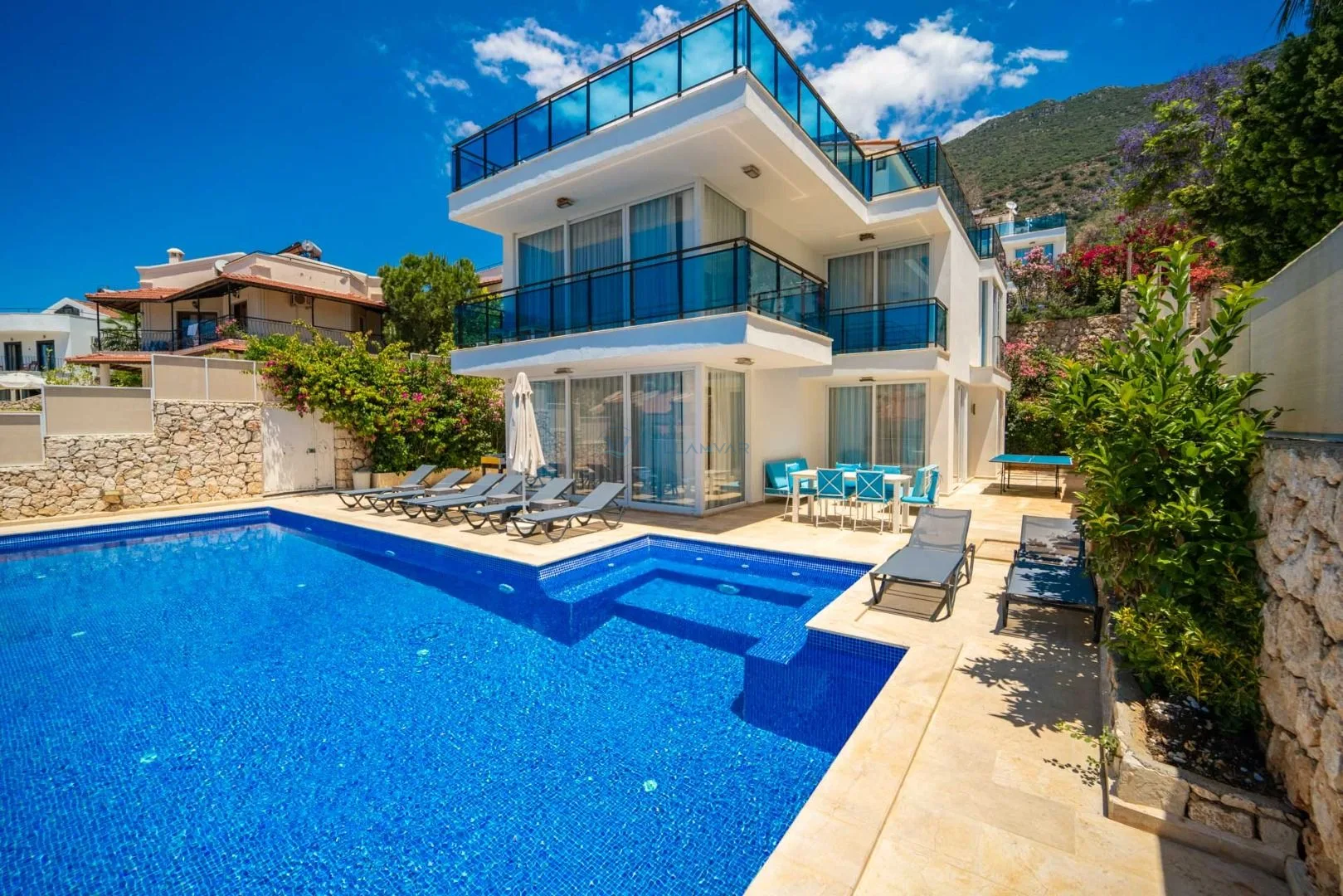 Villa Trios