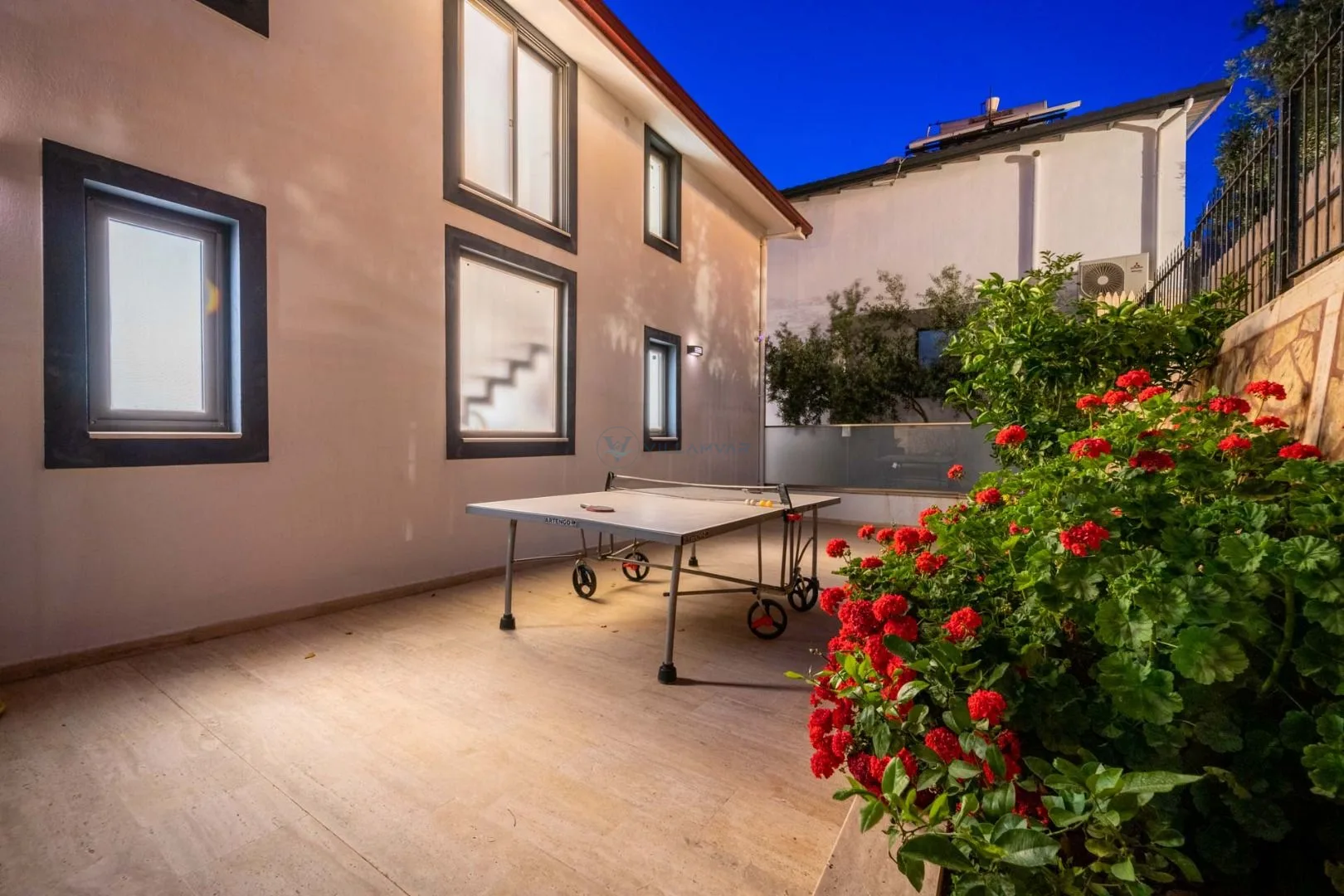 Villa Thera Seis