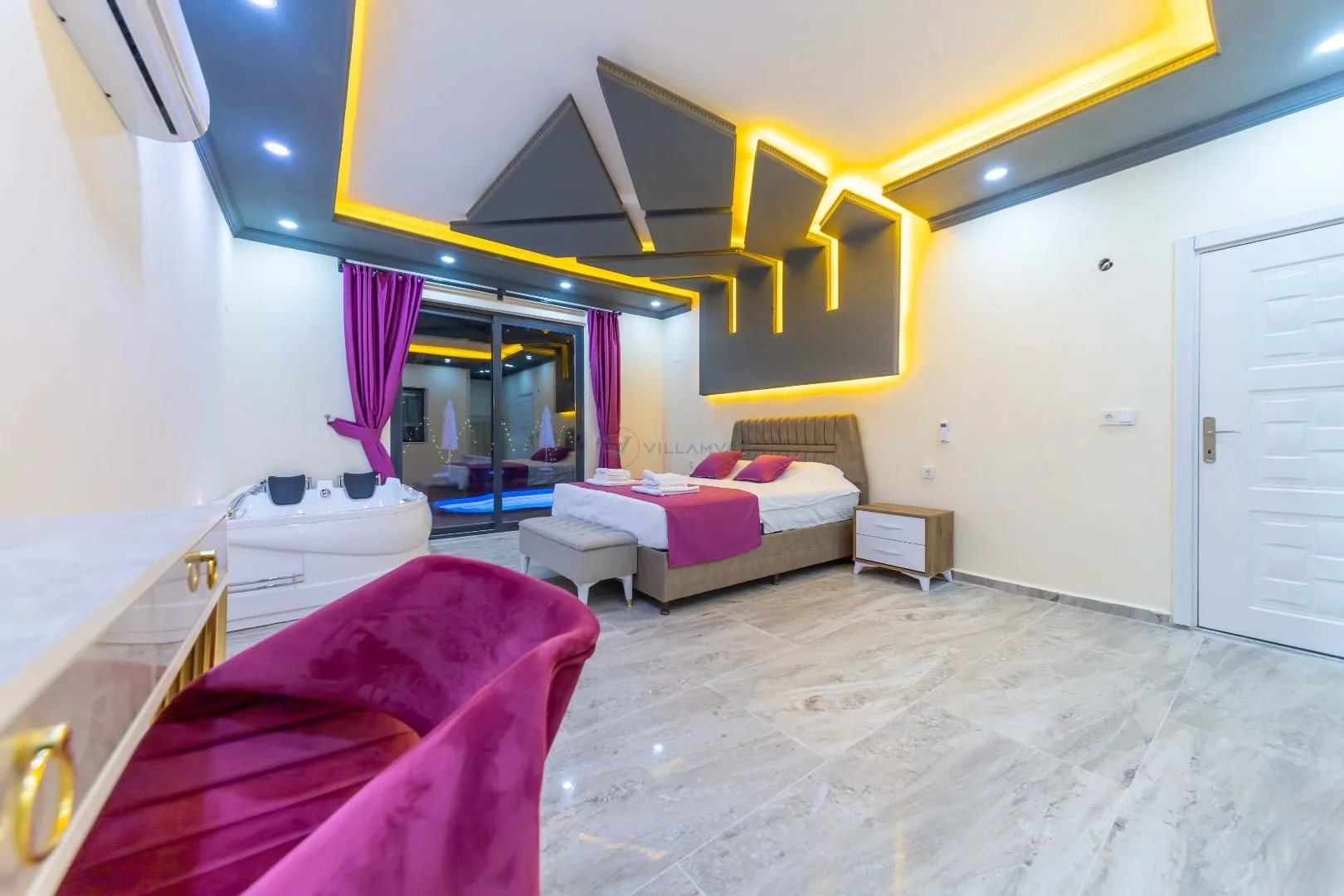 Villa Sarı