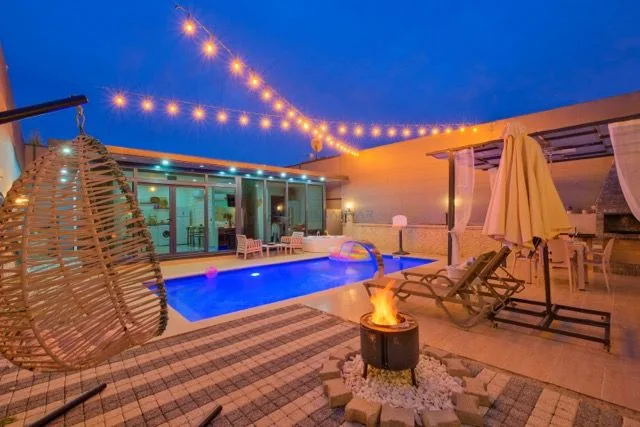 Crystal De-Luxe Villa