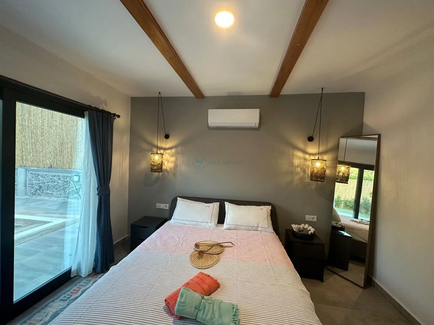 Villa Timbered Uno