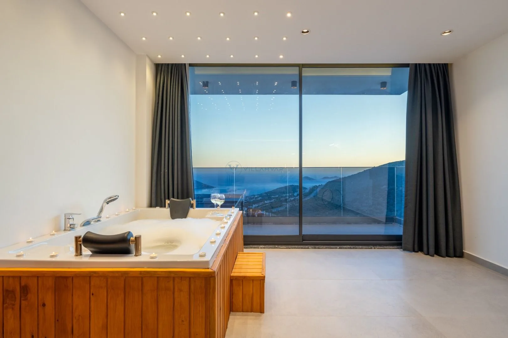 Villa Elit 3 Soldaki