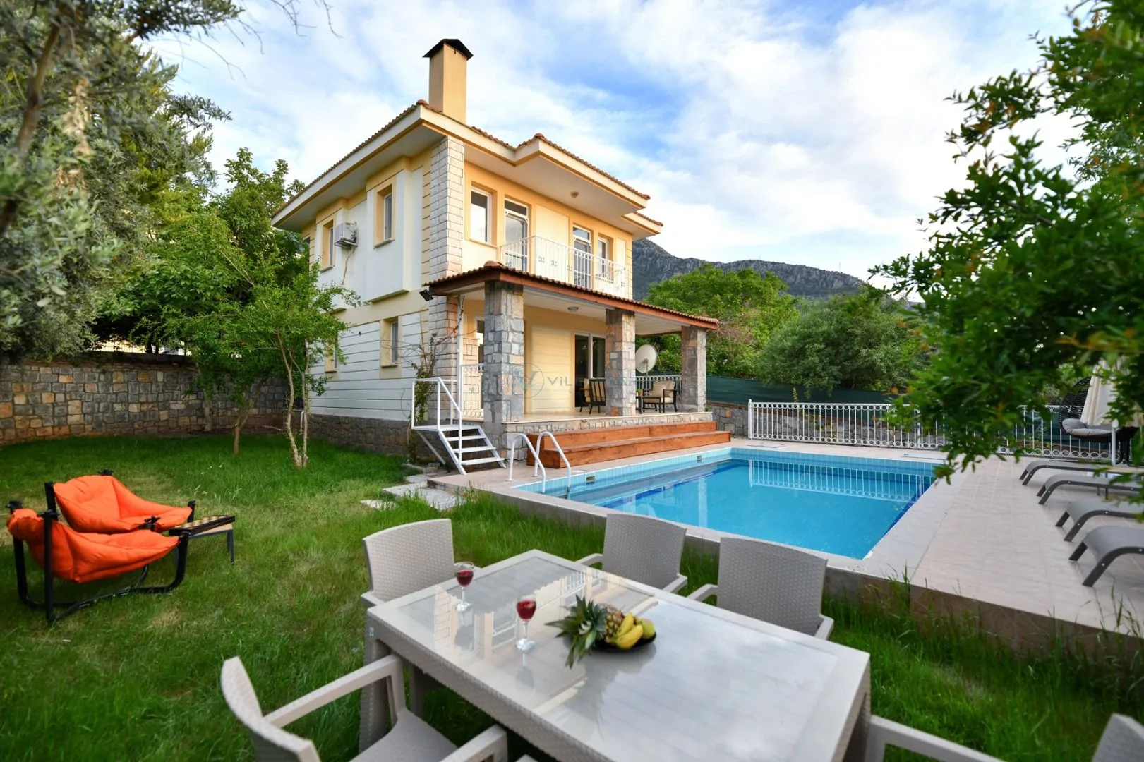 Villa Almond