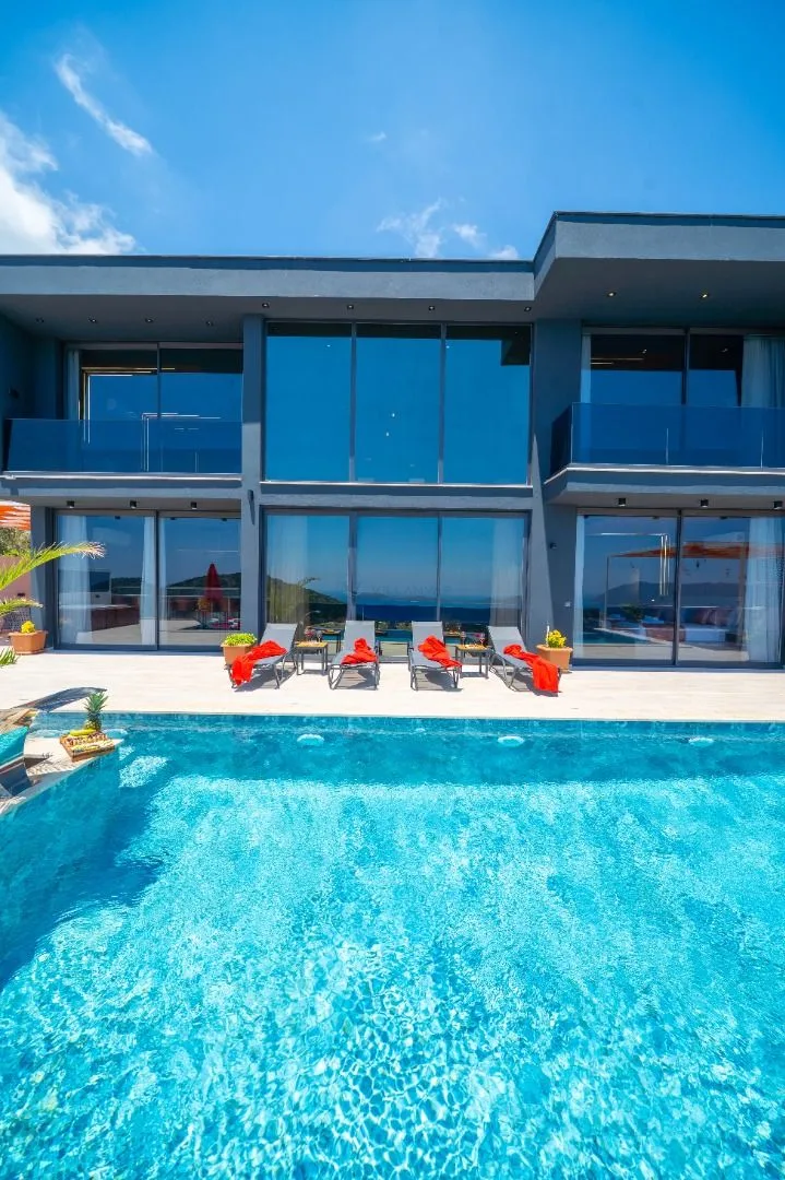 Villa Black Dark