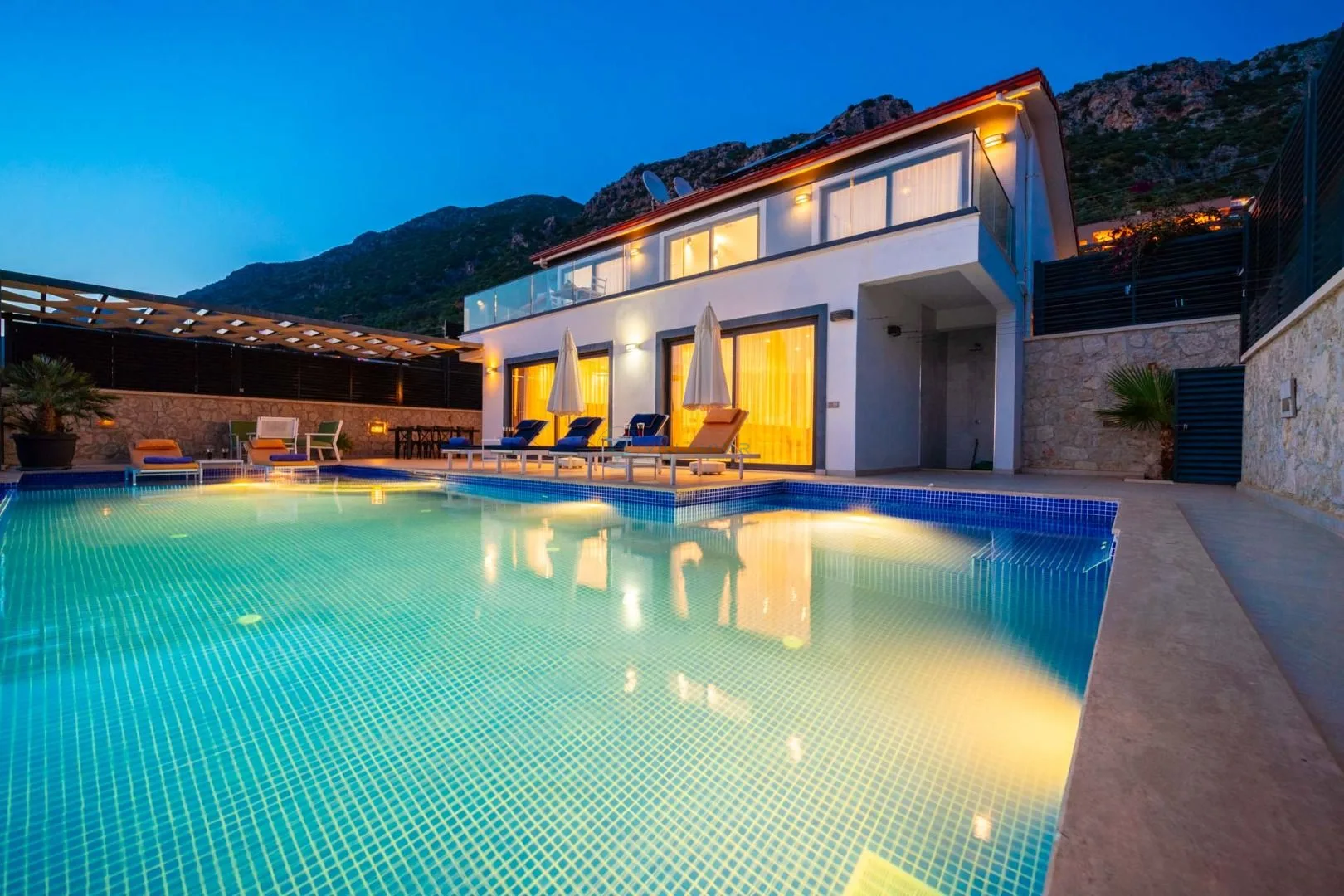 Villa Thera Seis