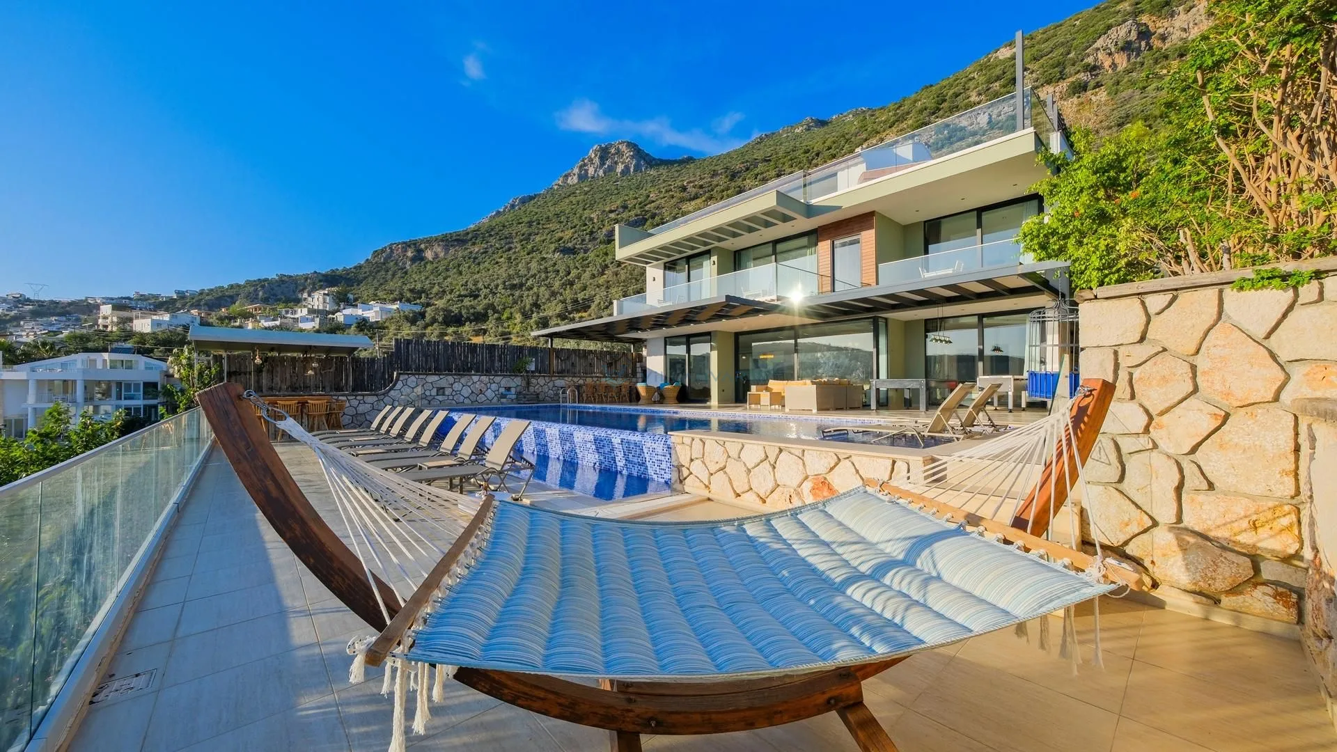 Villa Topic