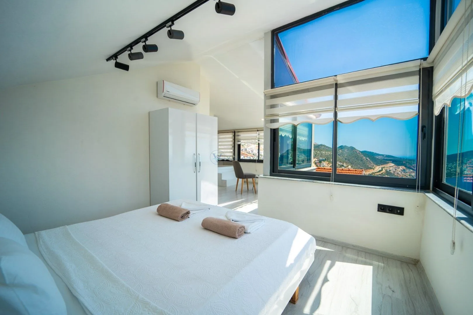 Hemrah Villa Swan