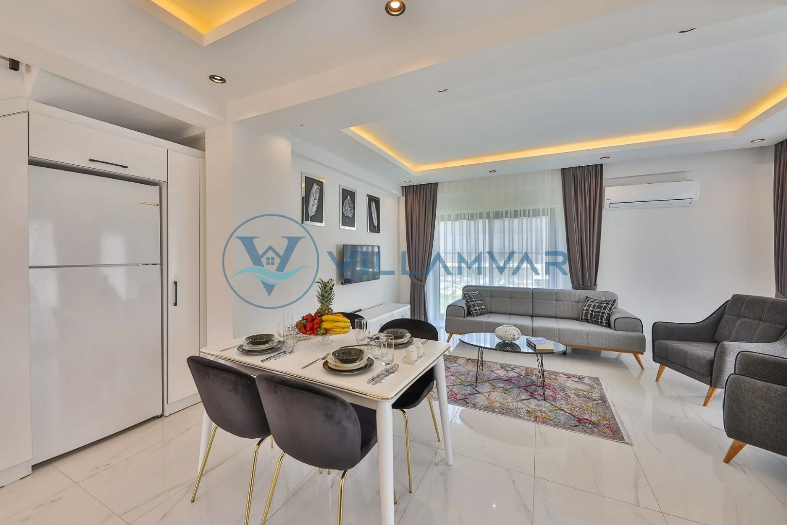 Villa Kaşlı 2 - Yemek masası ve oturma grubunun bulunduğu salon