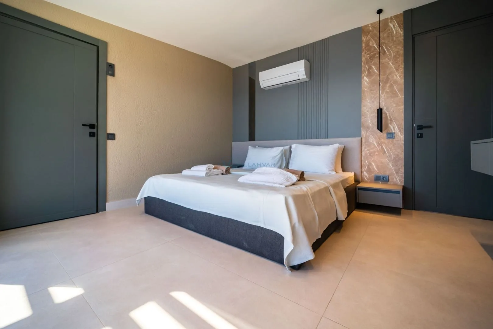 Villa Aura C