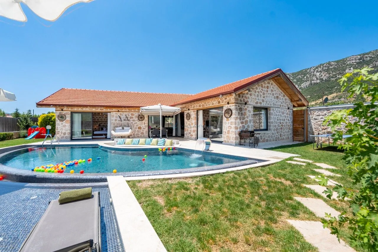 Villa Topçu Stone