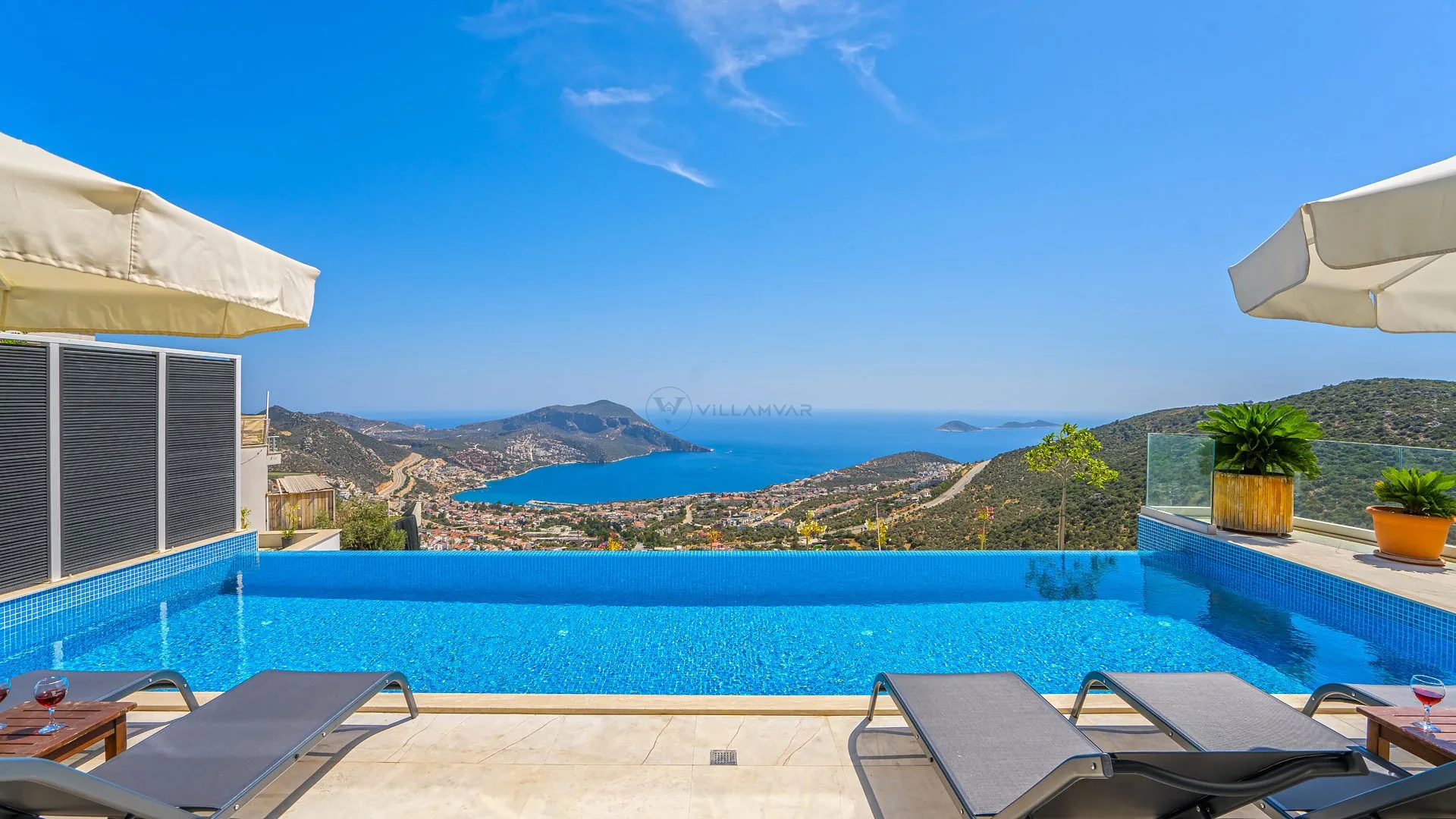 Villa Merit Crystal