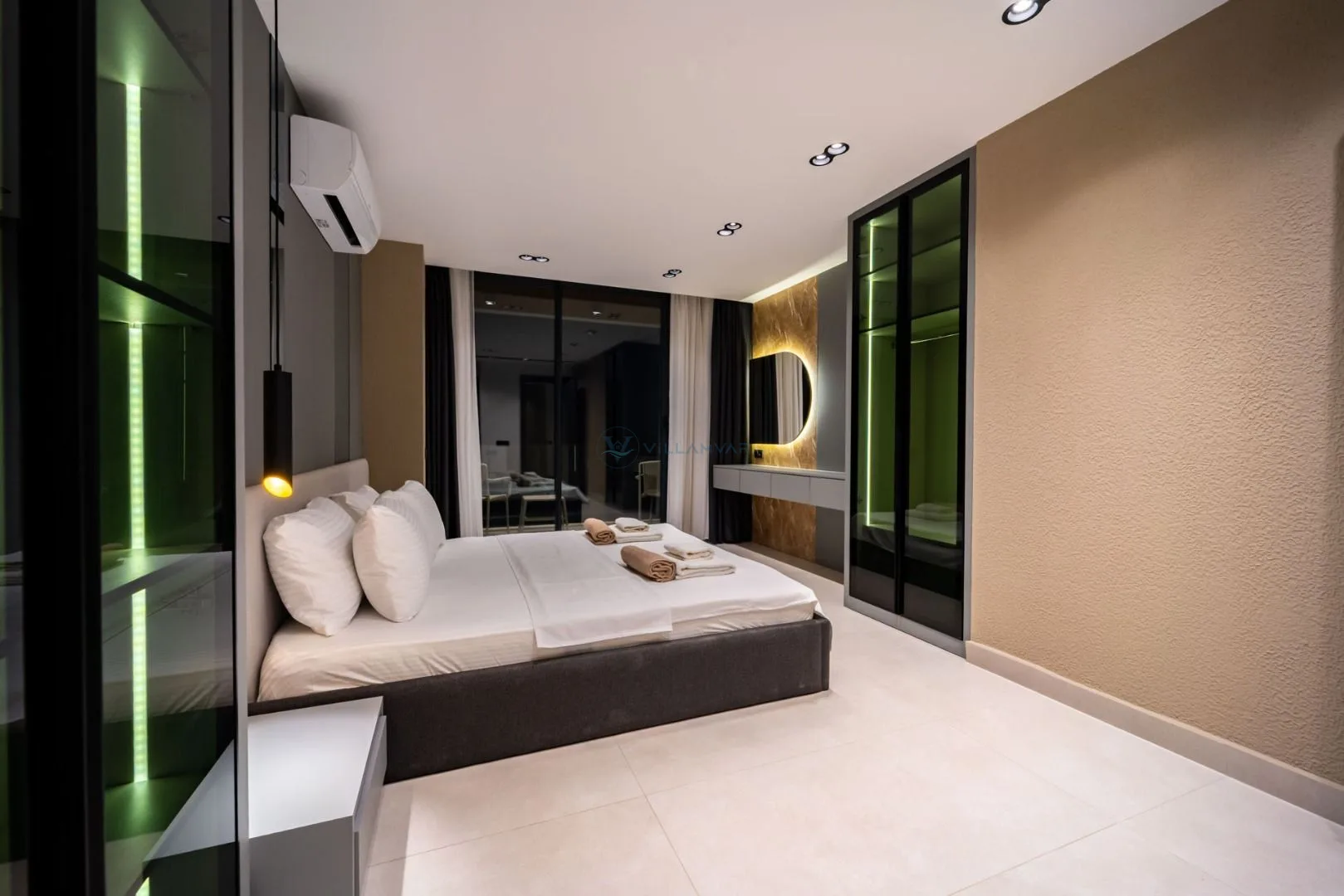 Villa Aura C
