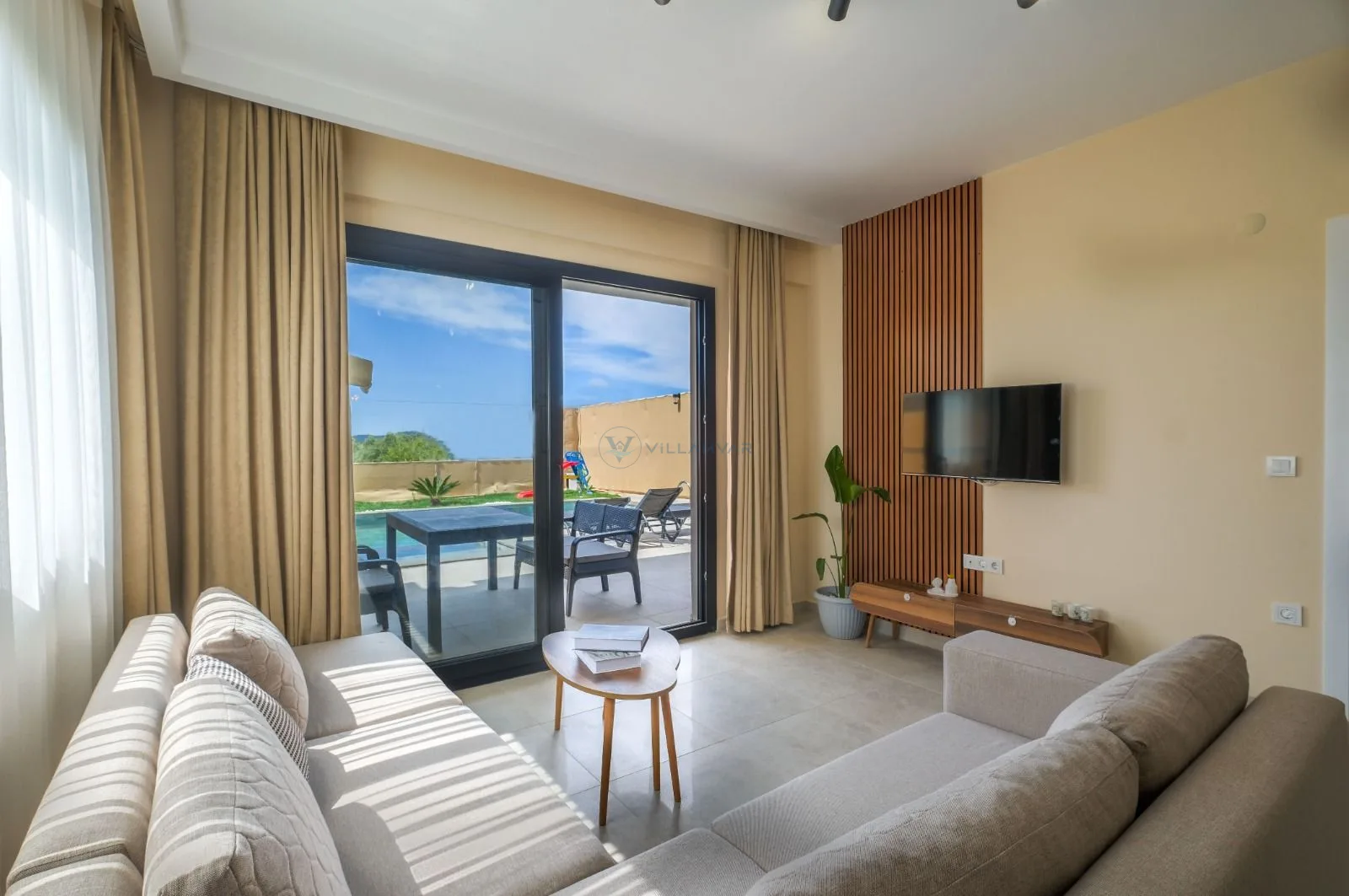 Villa Sol LA