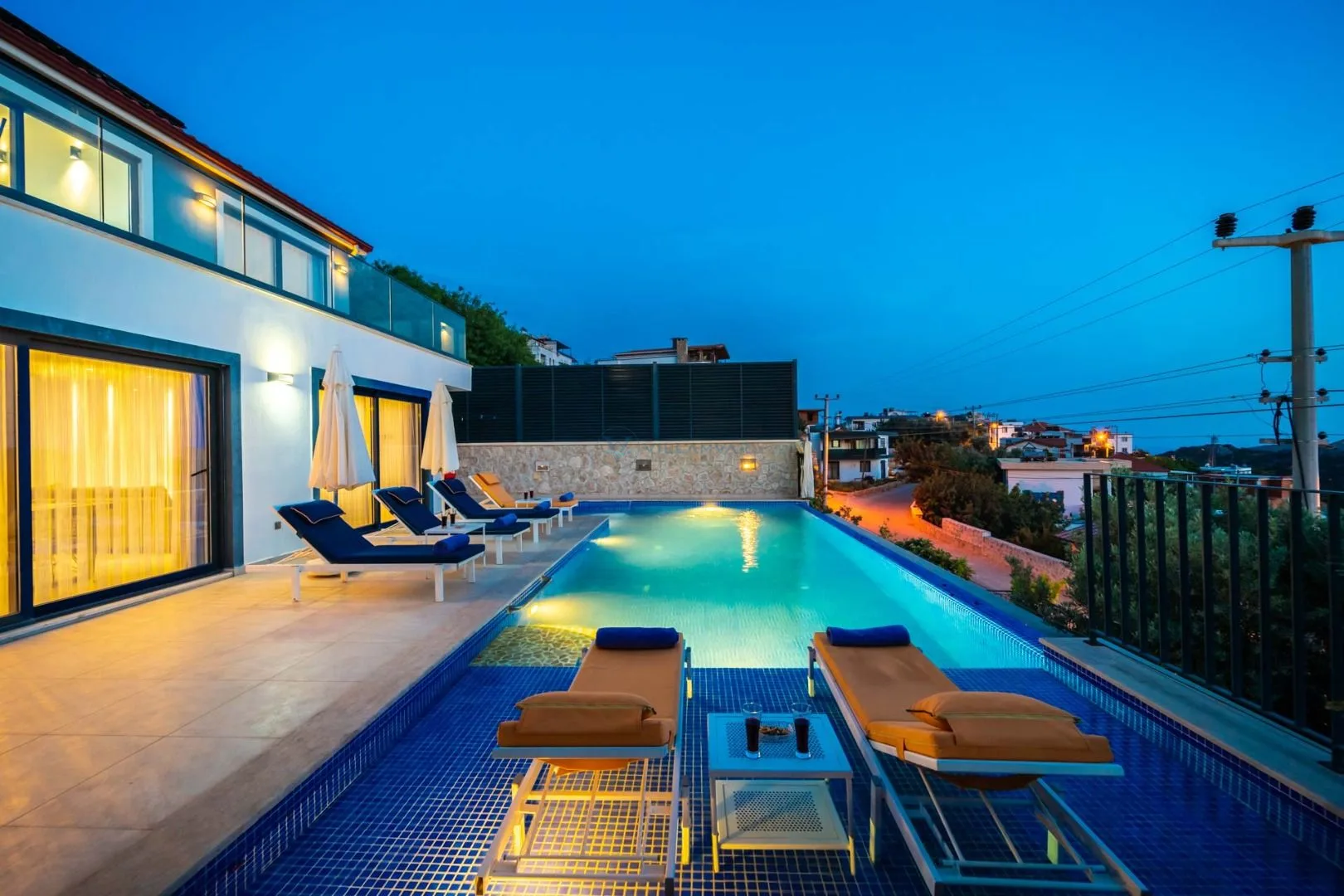 Villa Thera Seis