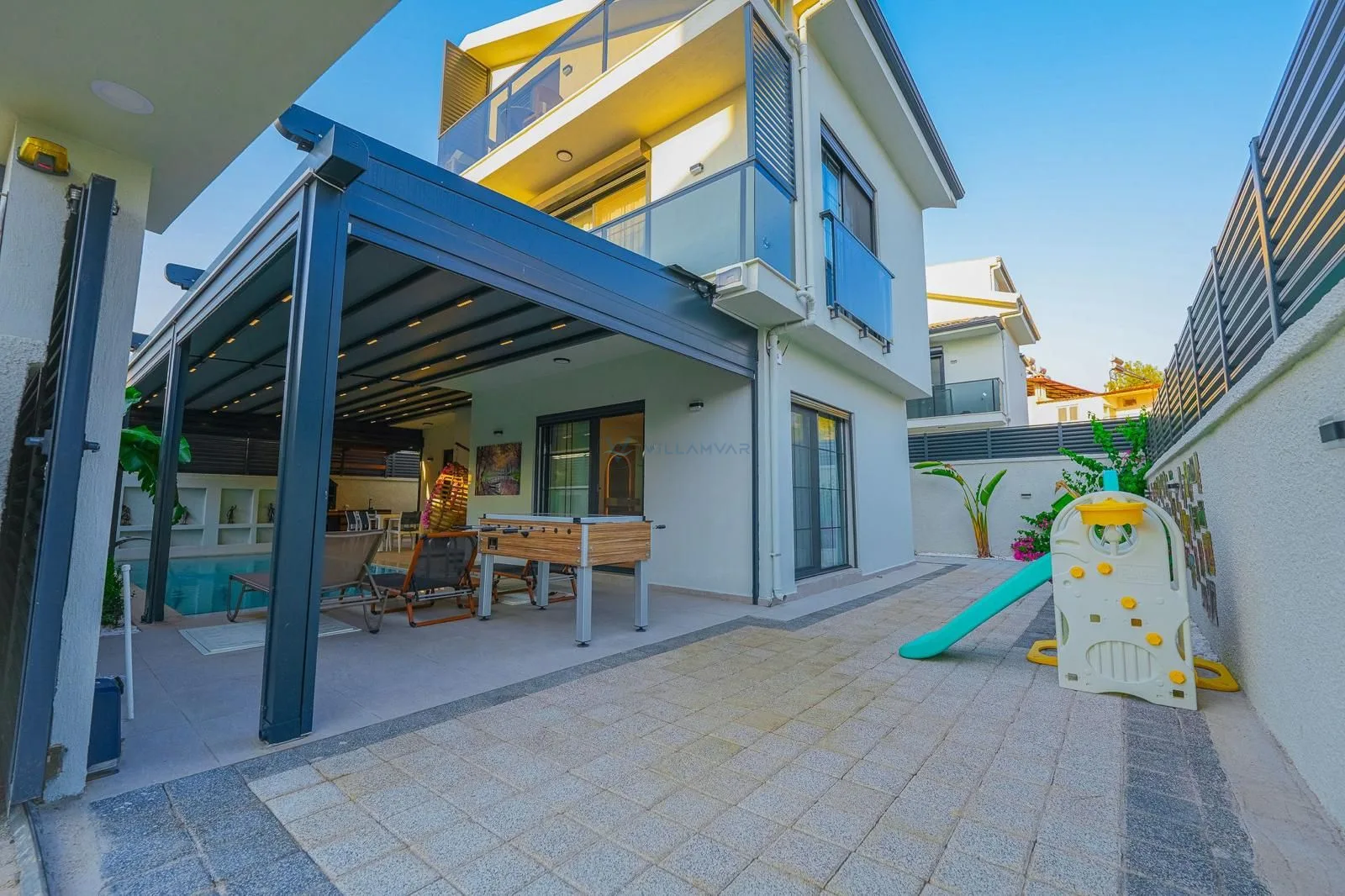 Villa Lily